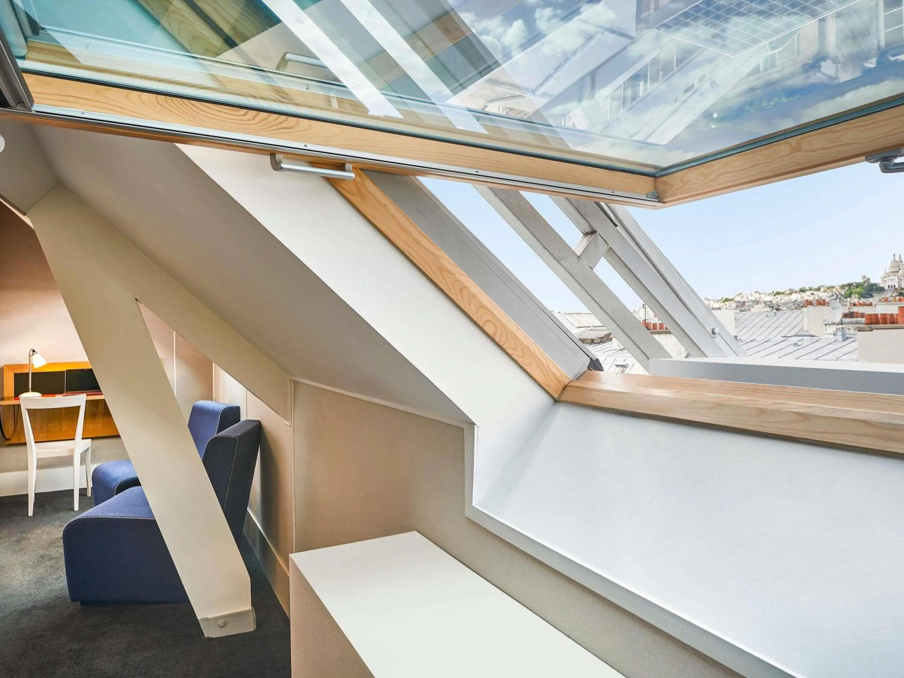 Bedroom in l'Echiquier Opéra Hotel Paris - MGallery Collection