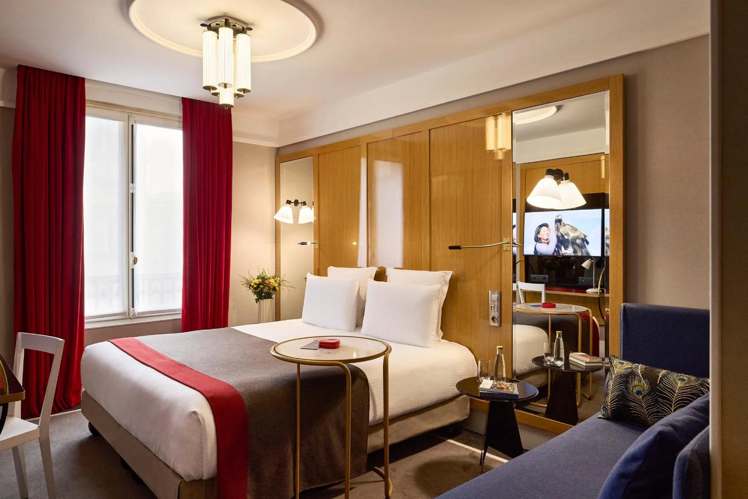 Family, Bed in l'Echiquier Opéra Hotel Paris - MGallery Collection