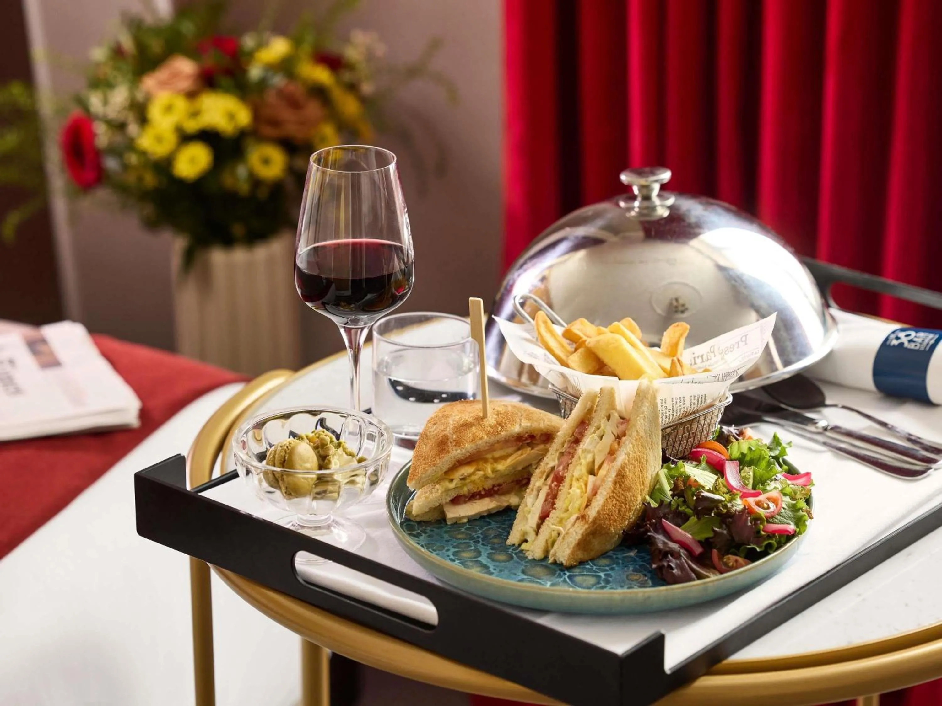 Bedroom in l'Echiquier Opéra Hotel Paris - MGallery Collection