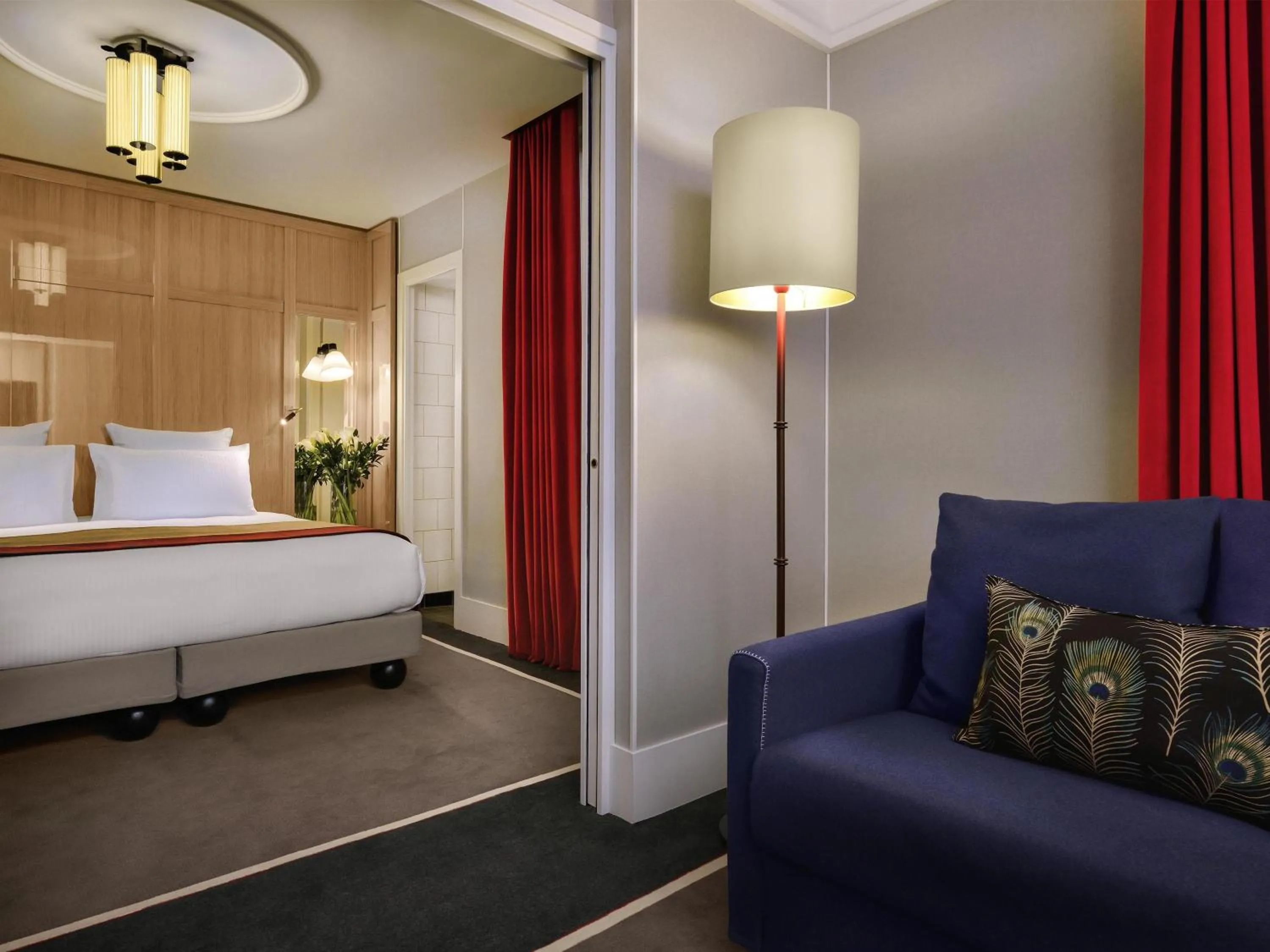 Bedroom, Bed in l'Echiquier Opéra Hotel Paris - MGallery Collection