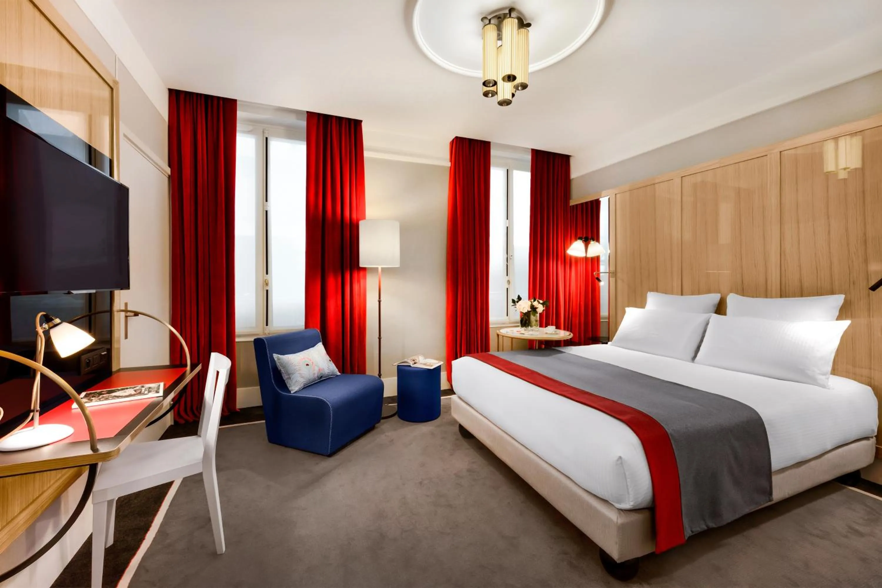 Bed in l'Echiquier Opéra Hotel Paris - MGallery Collection