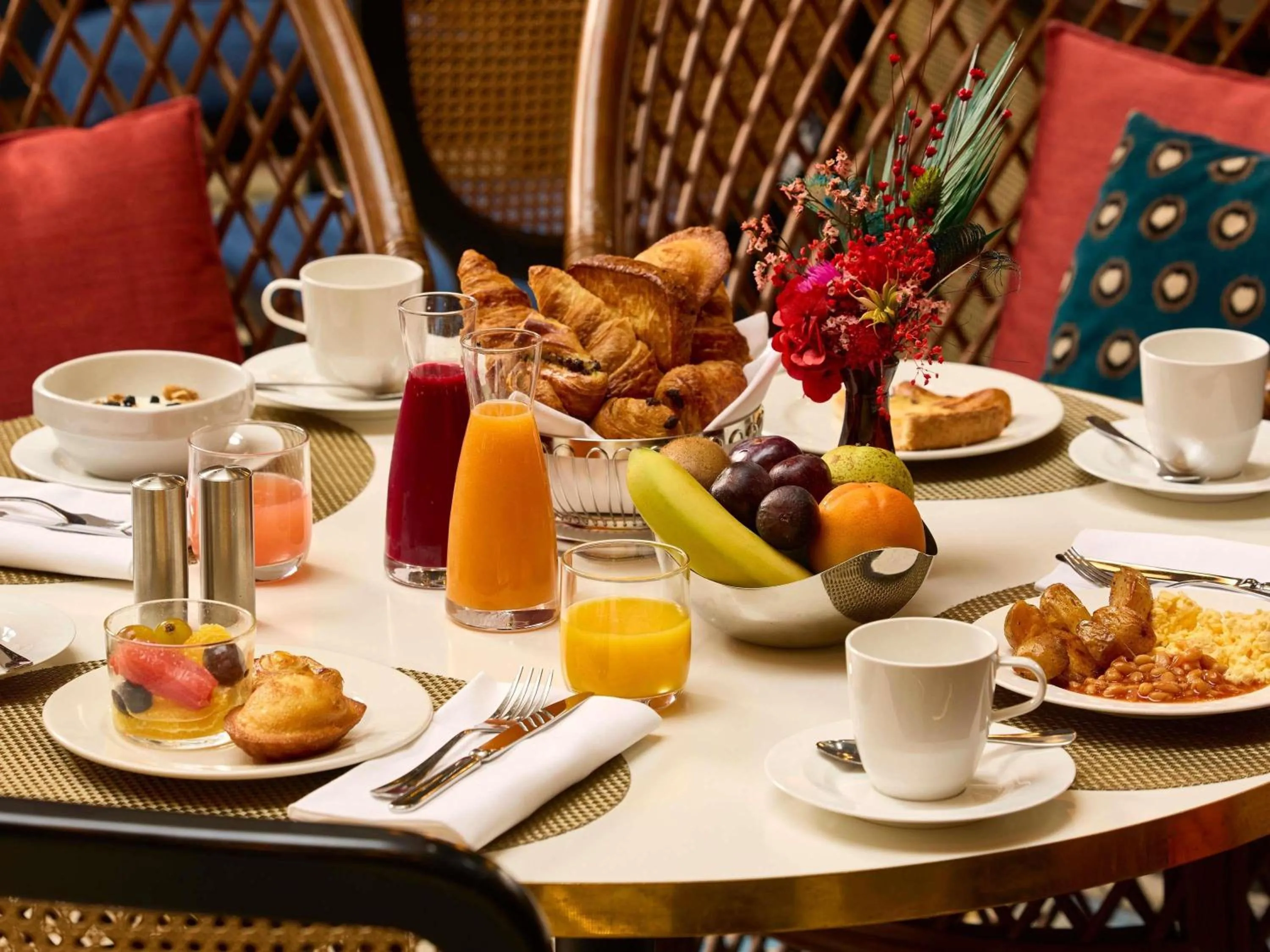Breakfast in l'Echiquier Opéra Hotel Paris - MGallery Collection