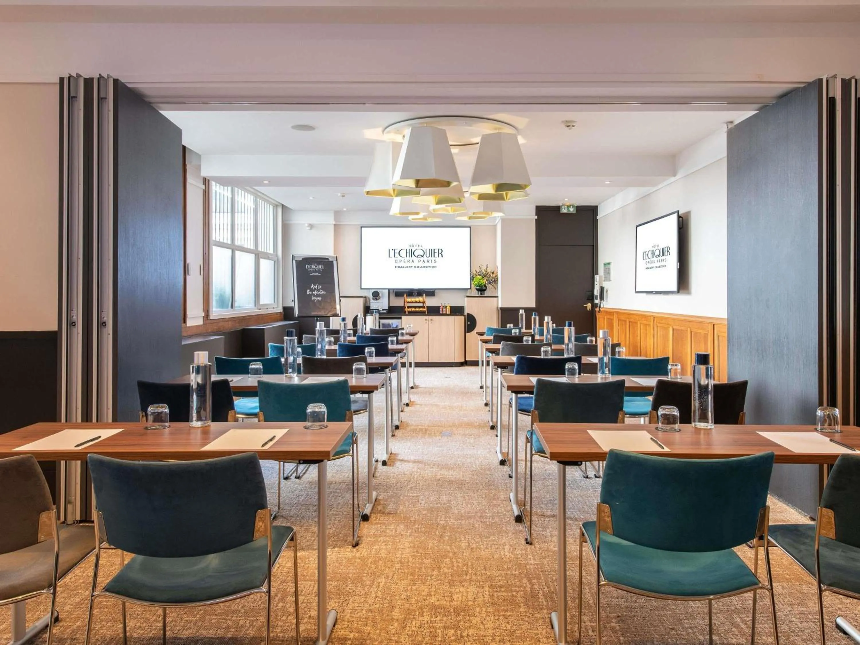 Meeting/conference room in l'Echiquier Opéra Hotel Paris - MGallery Collection