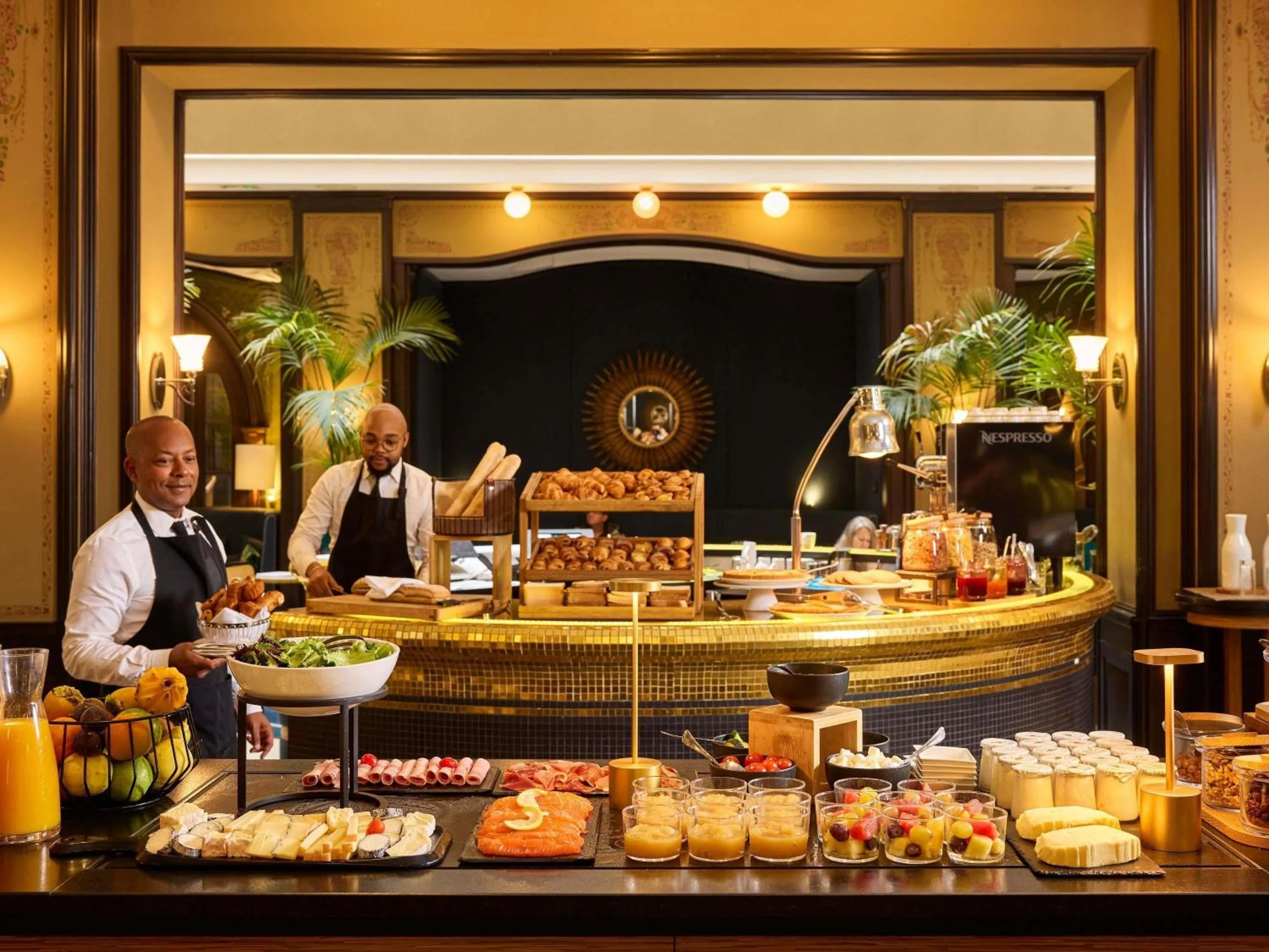 Breakfast in l'Echiquier Opéra Hotel Paris - MGallery Collection