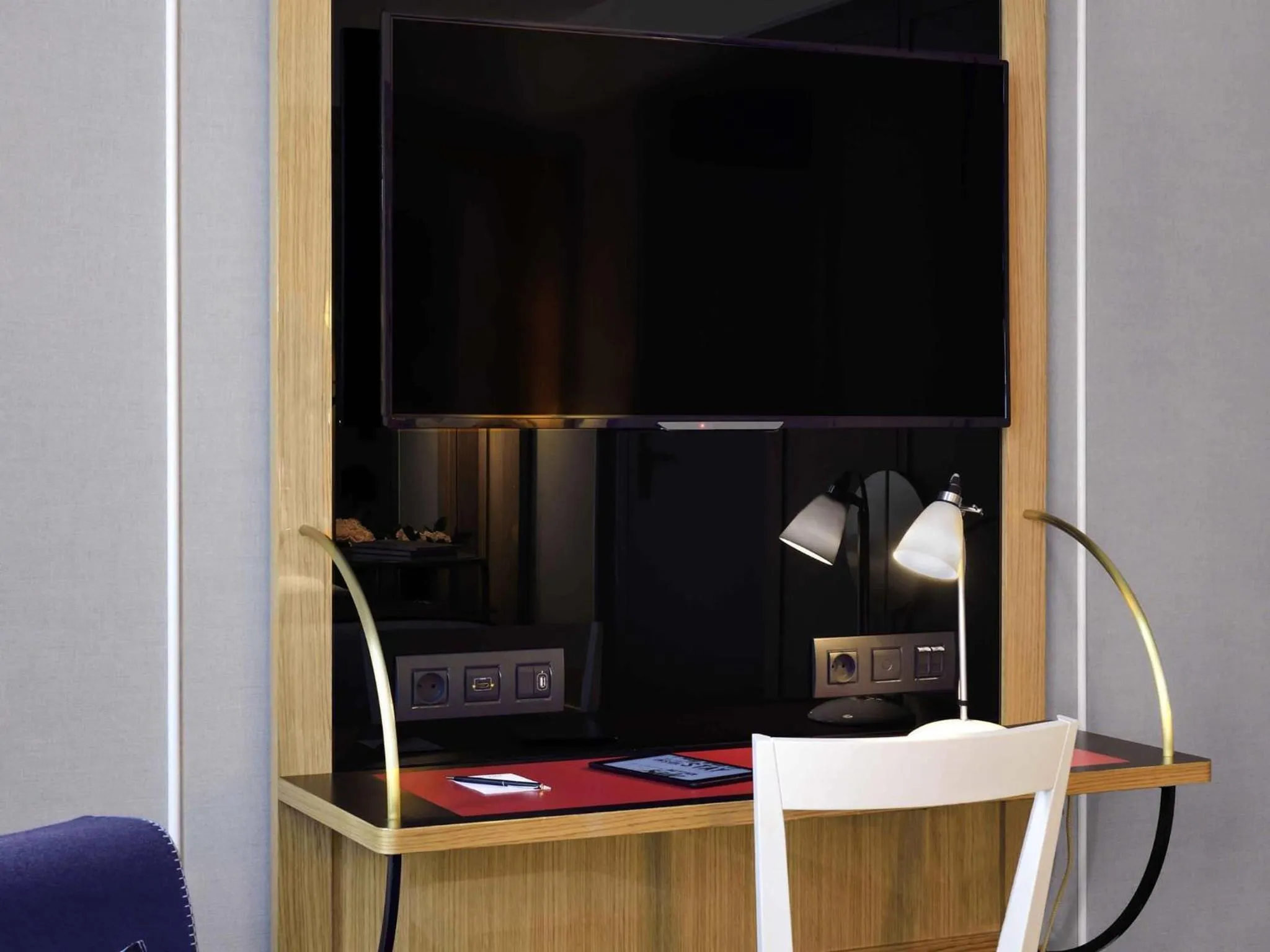 Photo of the whole room in l'Echiquier Opéra Hotel Paris - MGallery Collection