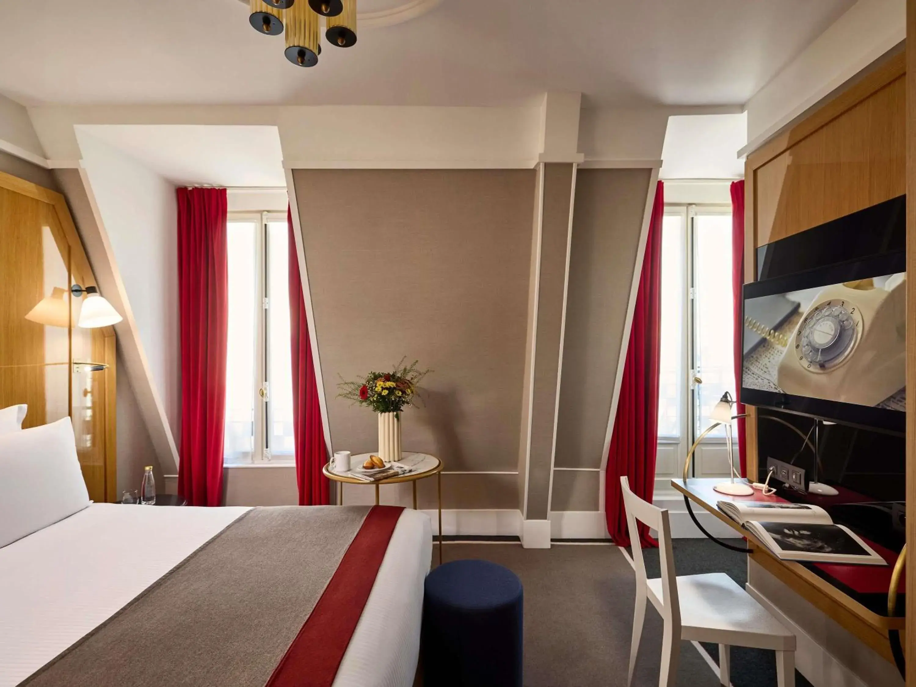 Classic Room with Queen Bed in l'Echiquier Opéra Hotel Paris - MGallery Collection Classic Room with Queen Bed in l'Echiquier Opéra Hotel Paris - MGallery Collection