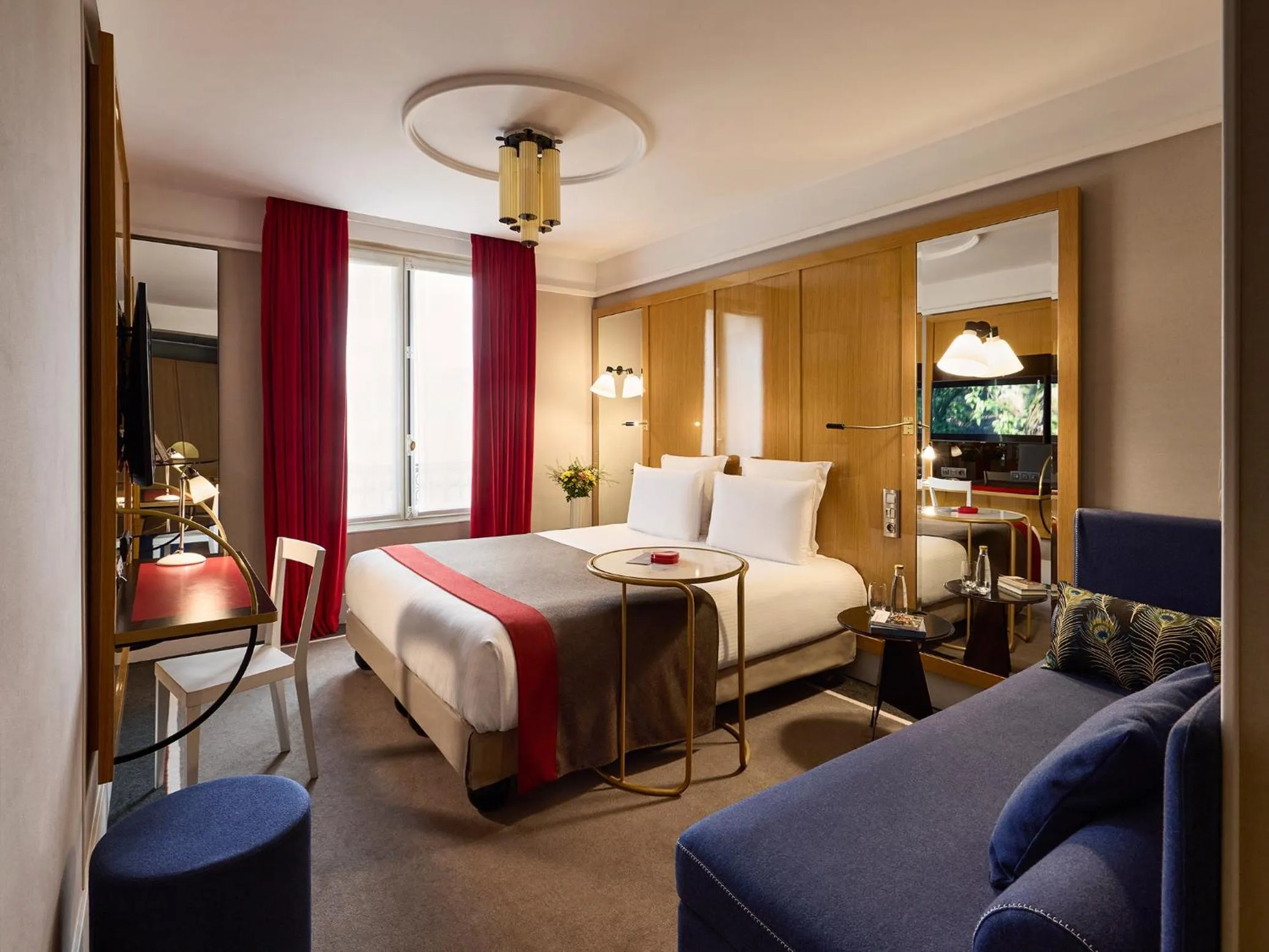 Family, Bed in l'Echiquier Opéra Hotel Paris - MGallery Collection