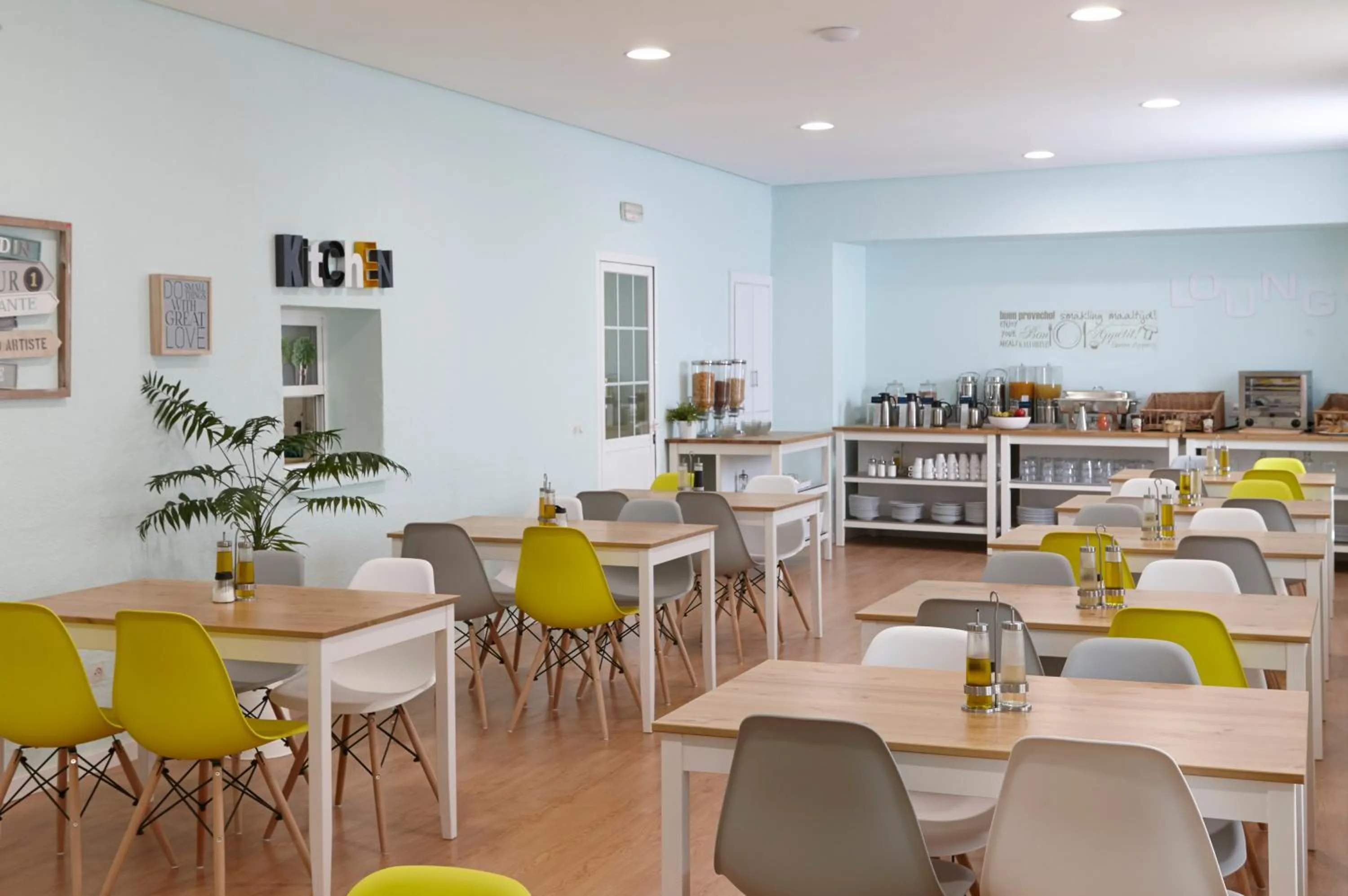 Dining area in RESIDENCIA ABAY