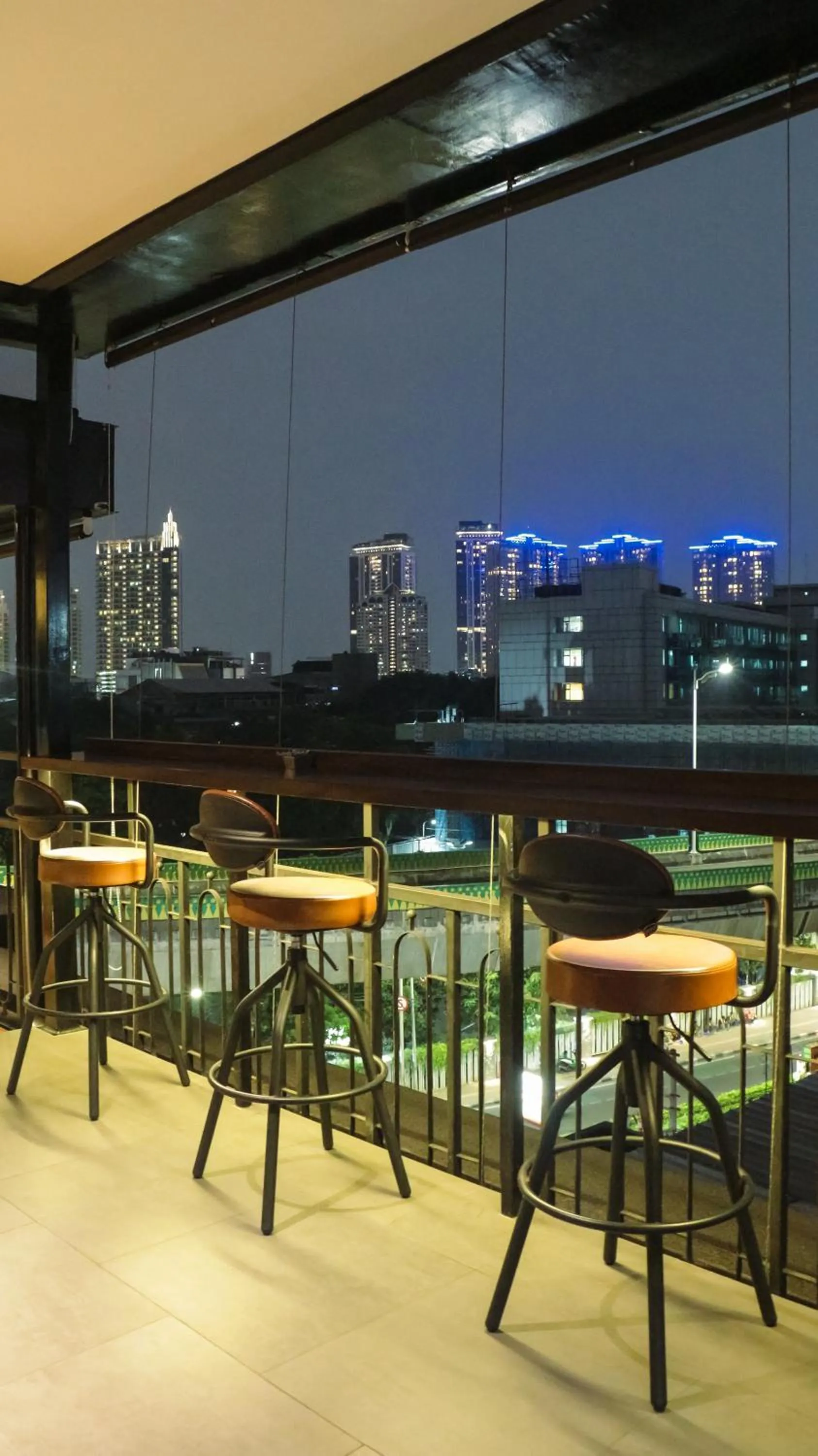 Restaurant/places to eat in Barito Mansion