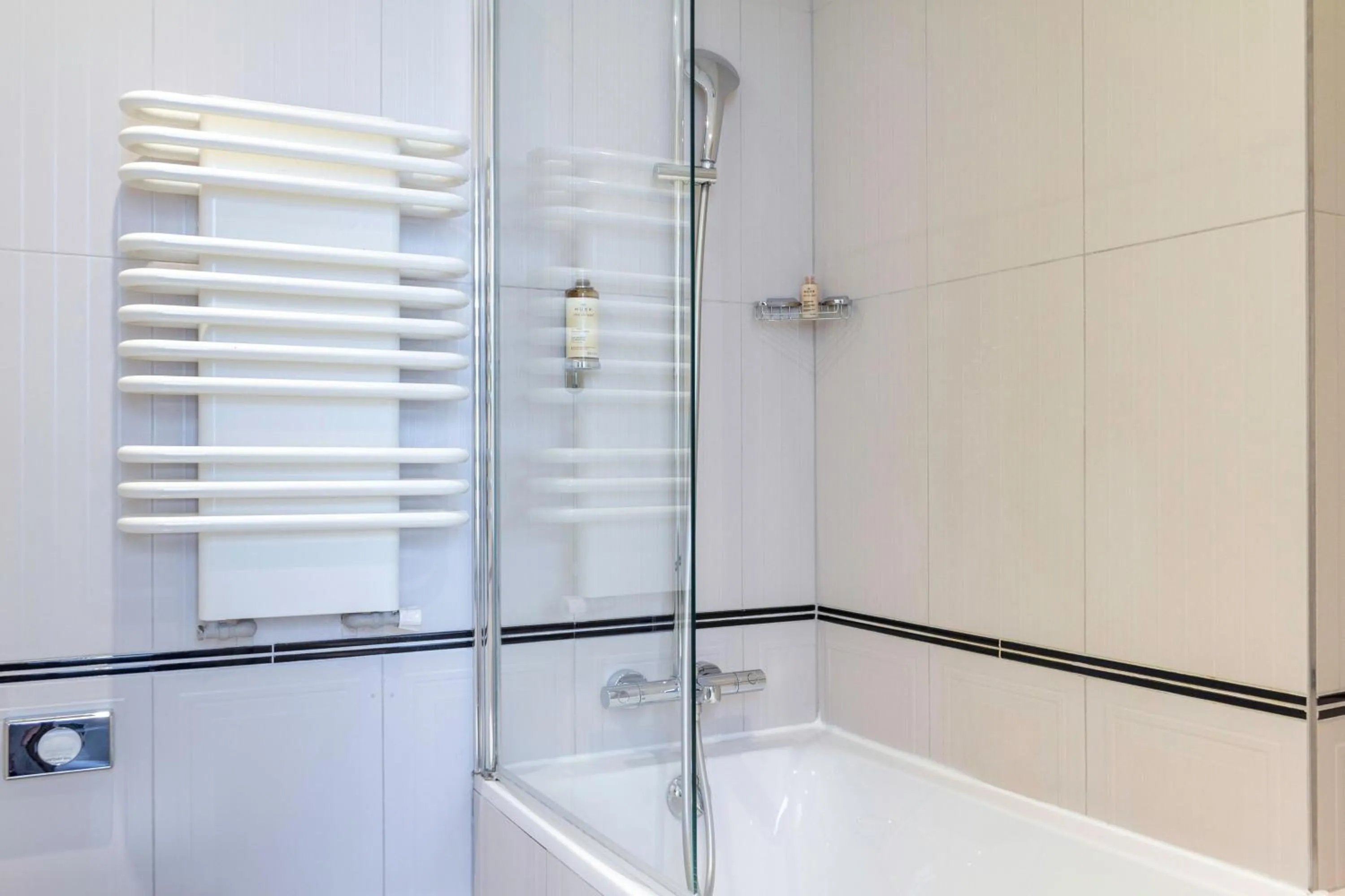 Bathroom in Bradford Elysées - Astotel