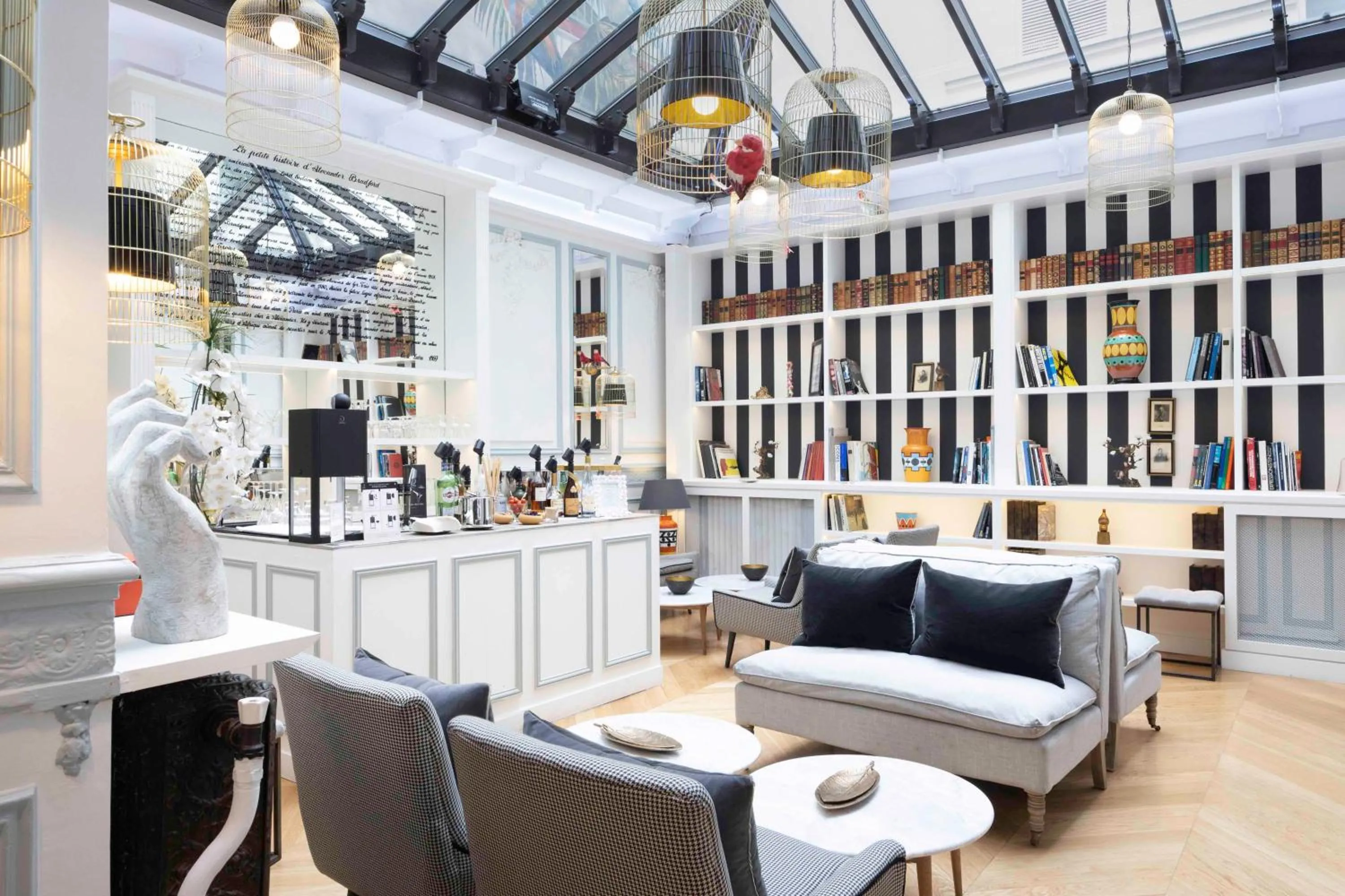 Lounge or bar in Bradford Elysées - Astotel