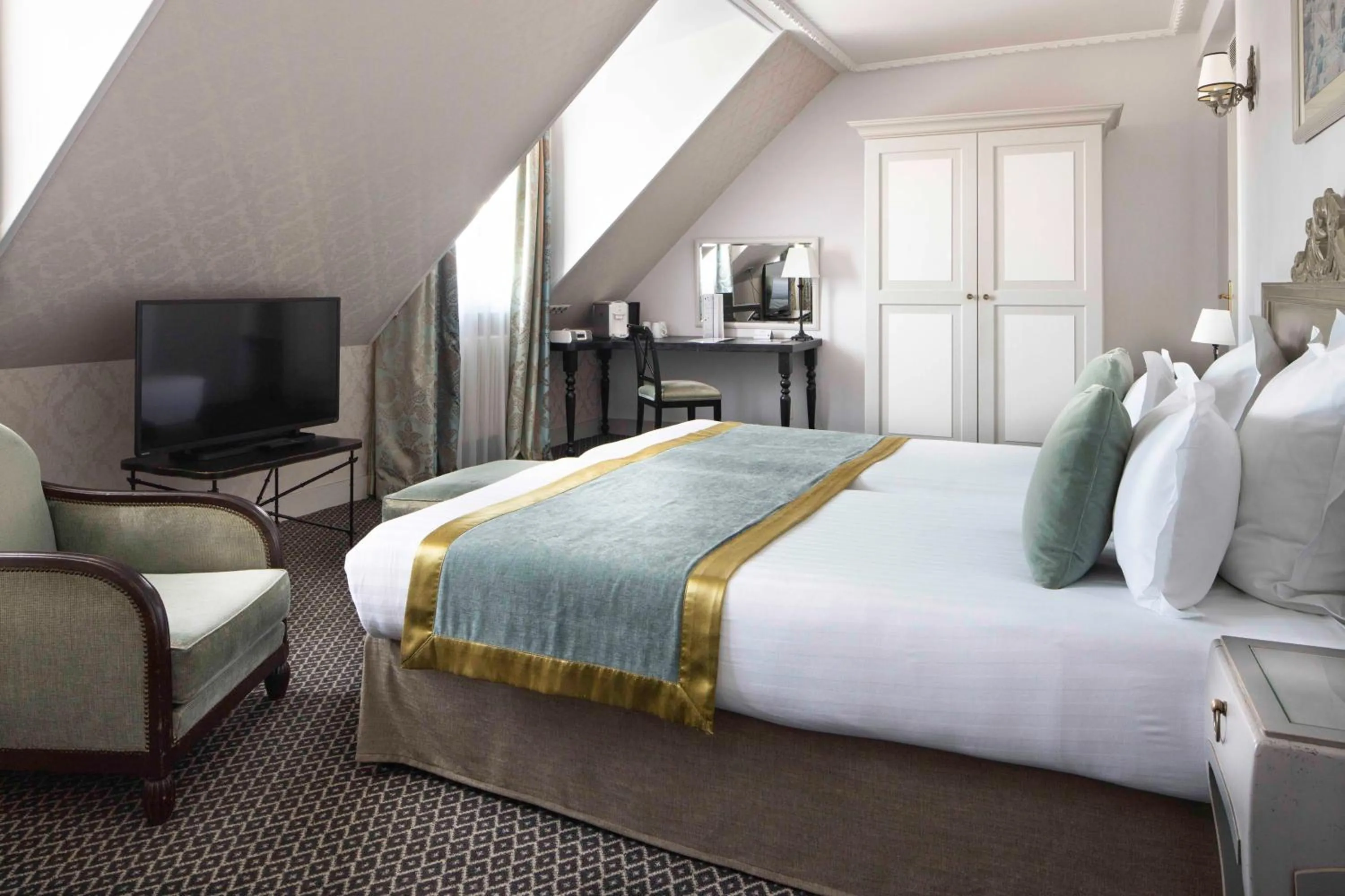 Bedroom, Bed in Bradford Elysées - Astotel