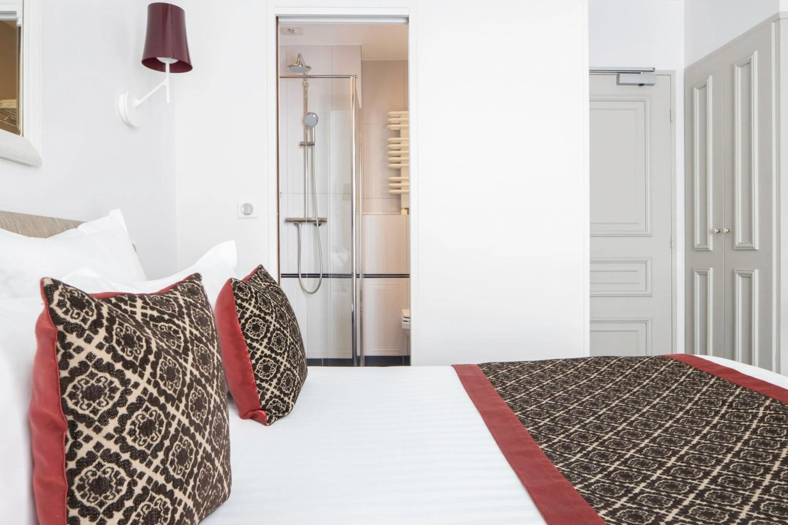 Photo of the whole room, Bed in Bradford Elysées - Astotel