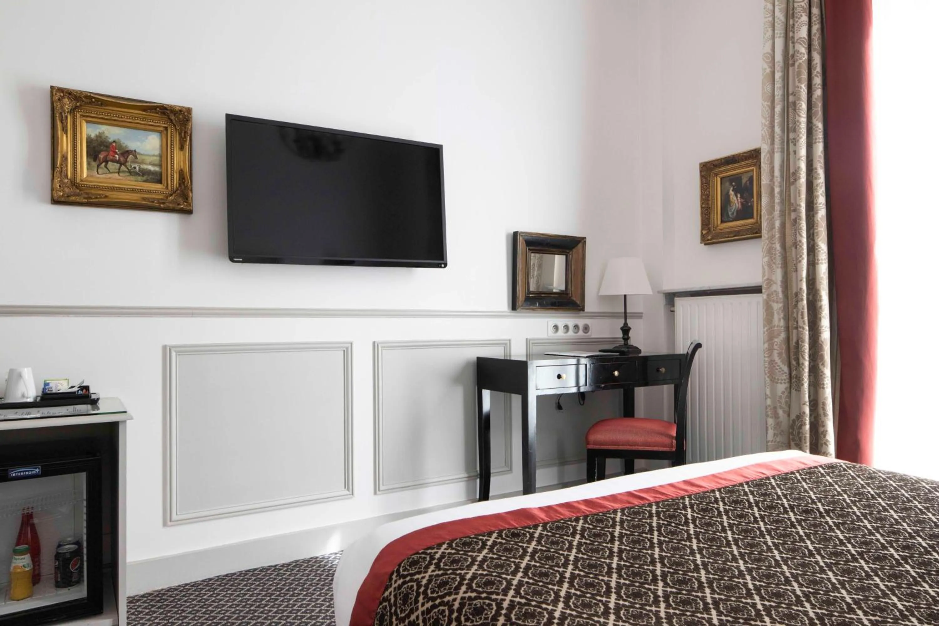 Photo of the whole room, Bed in Bradford Elysées - Astotel