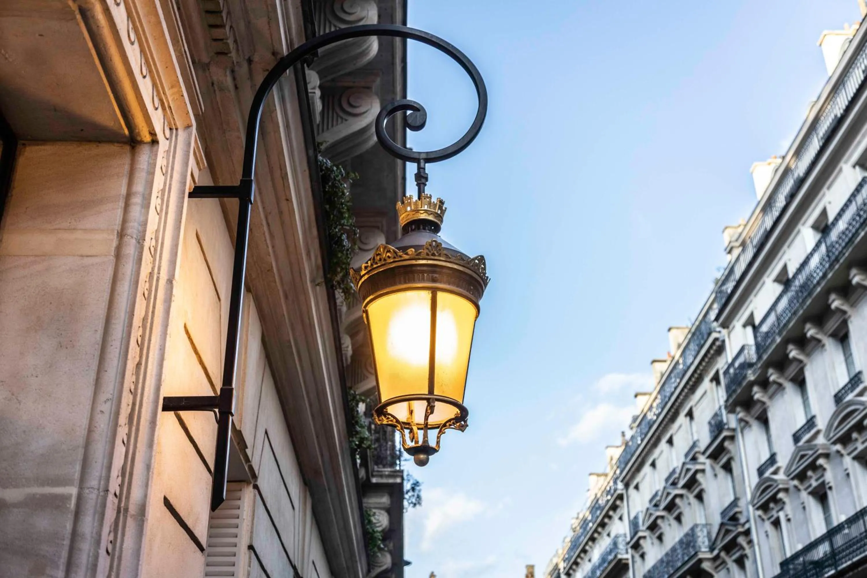 Facade/entrance in Bradford Elysées - Astotel
