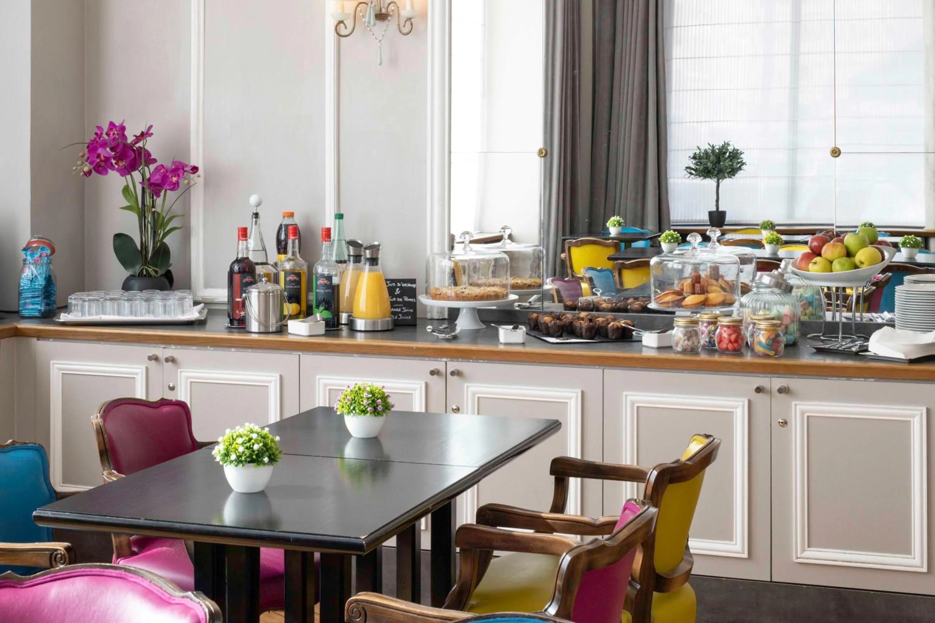 Restaurant/places to eat in Bradford Elysées - Astotel