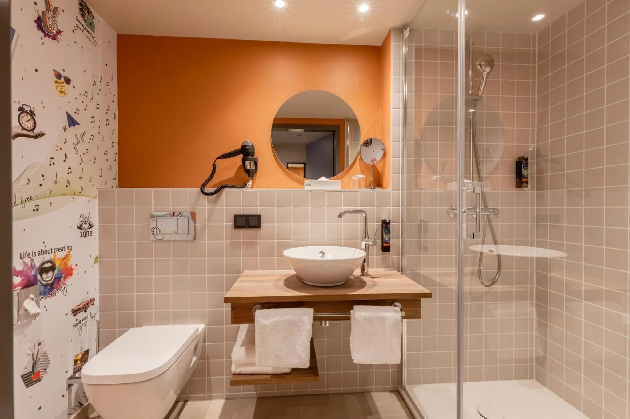 Bathroom in Holiday Inn - the niu, Flux Passau by IHG