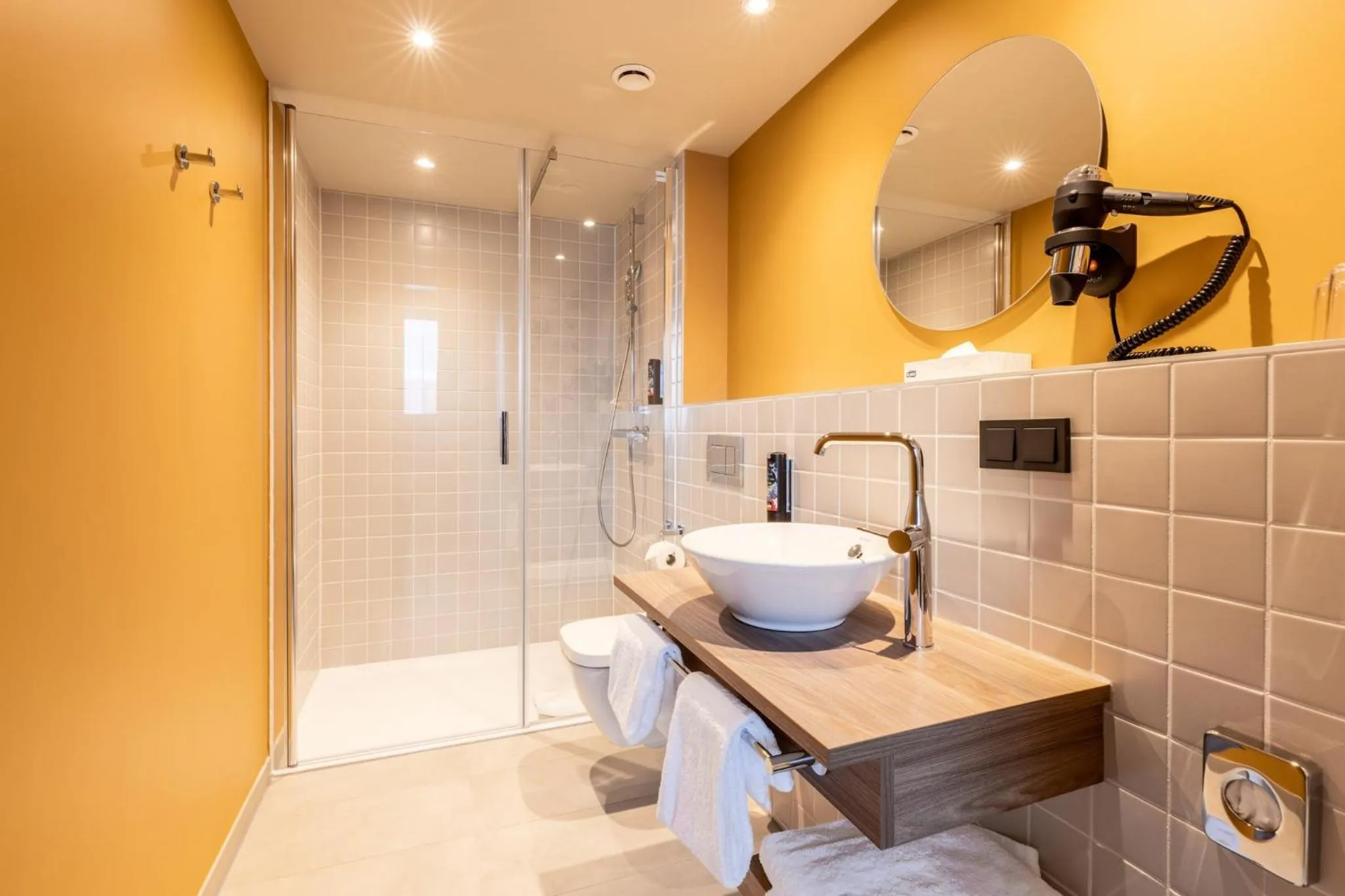 Bathroom in Holiday Inn - the niu, Flux Passau by IHG