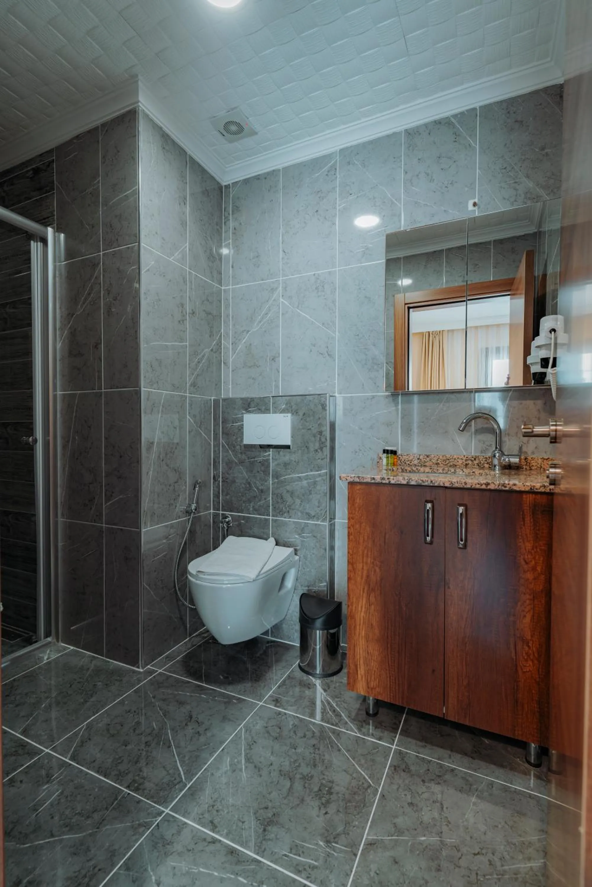 Empula Hotel & Residences