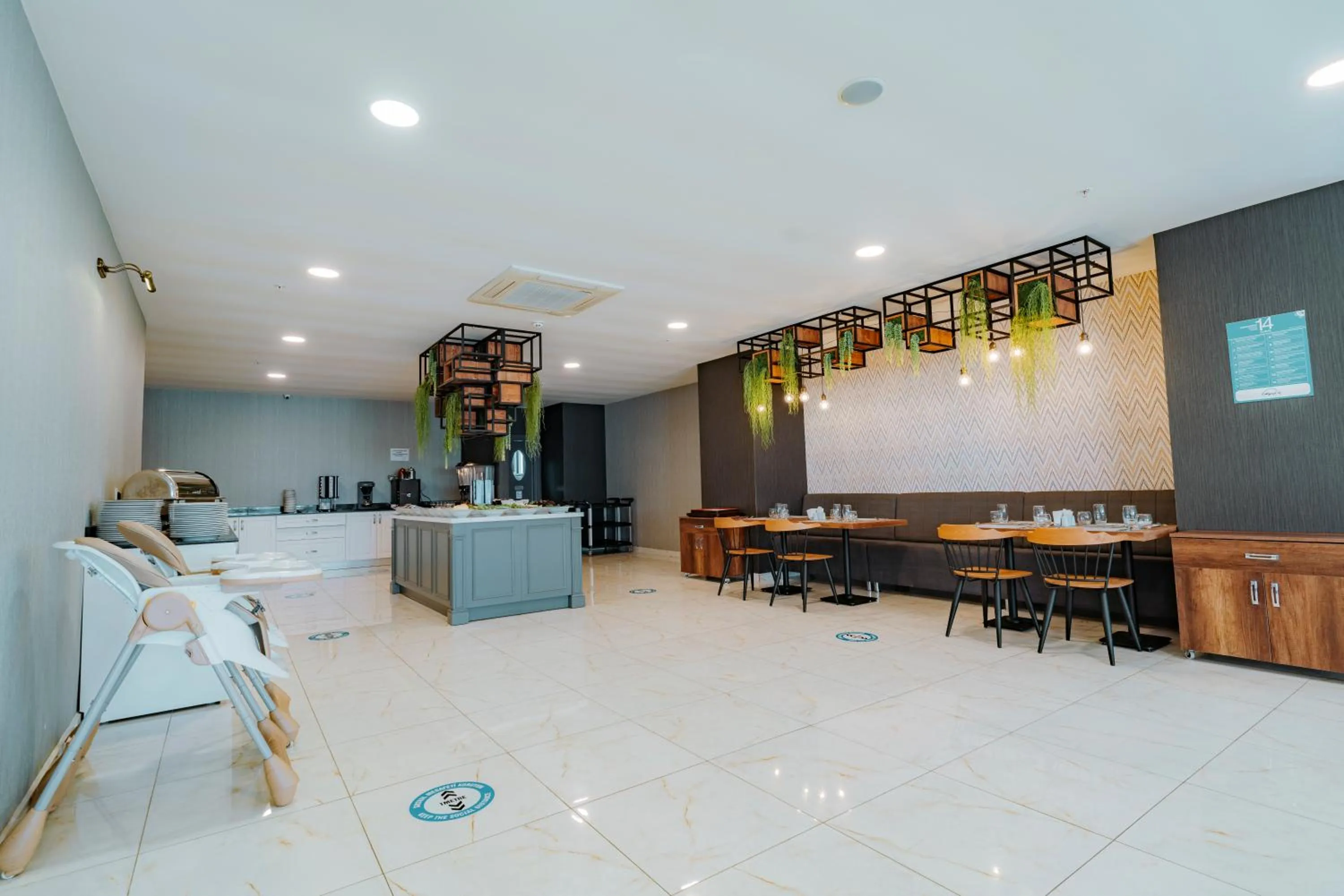 Restaurant/places to eat in Empula Hotel & Residences