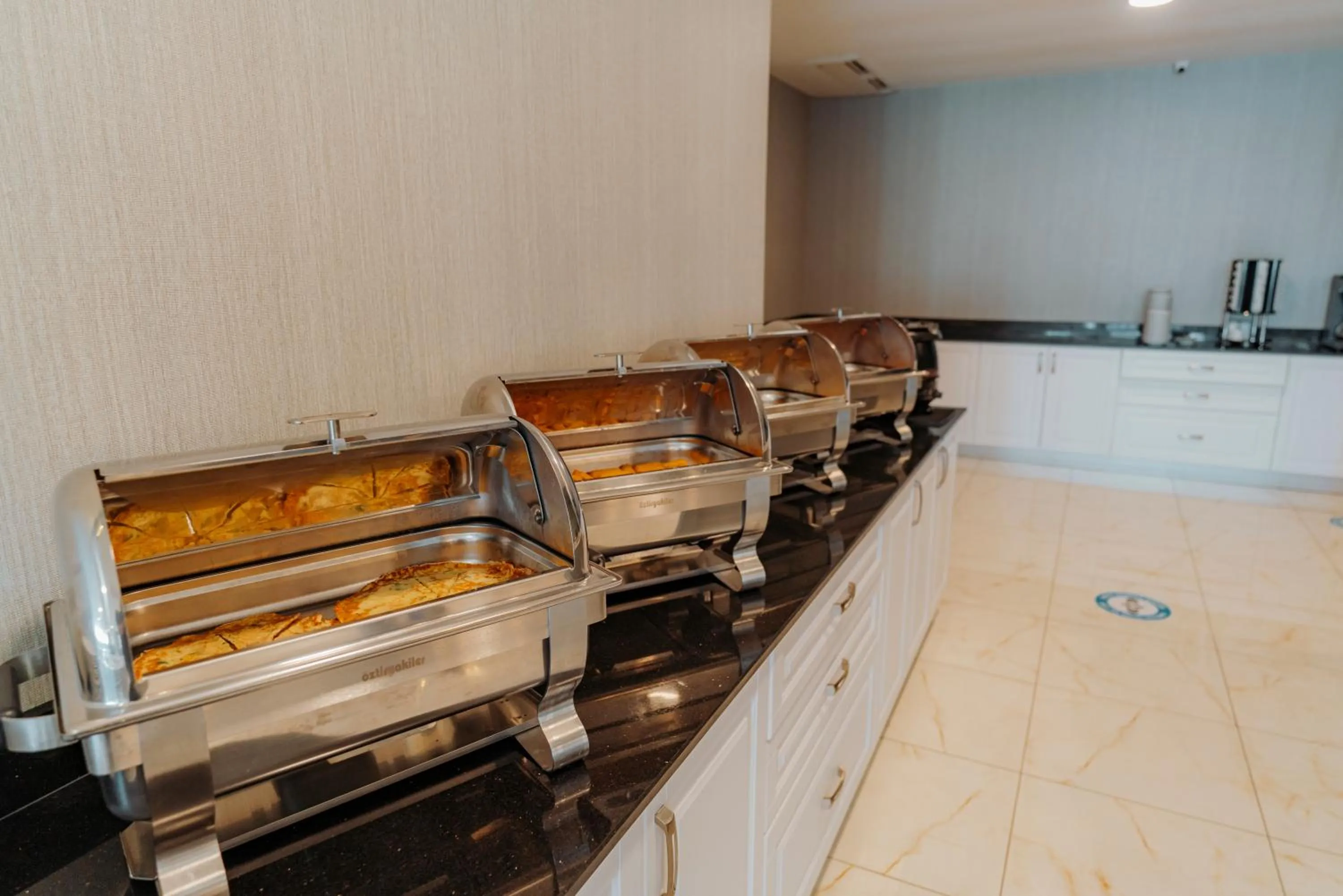 Food and drinks in Empula Hotel & Residences