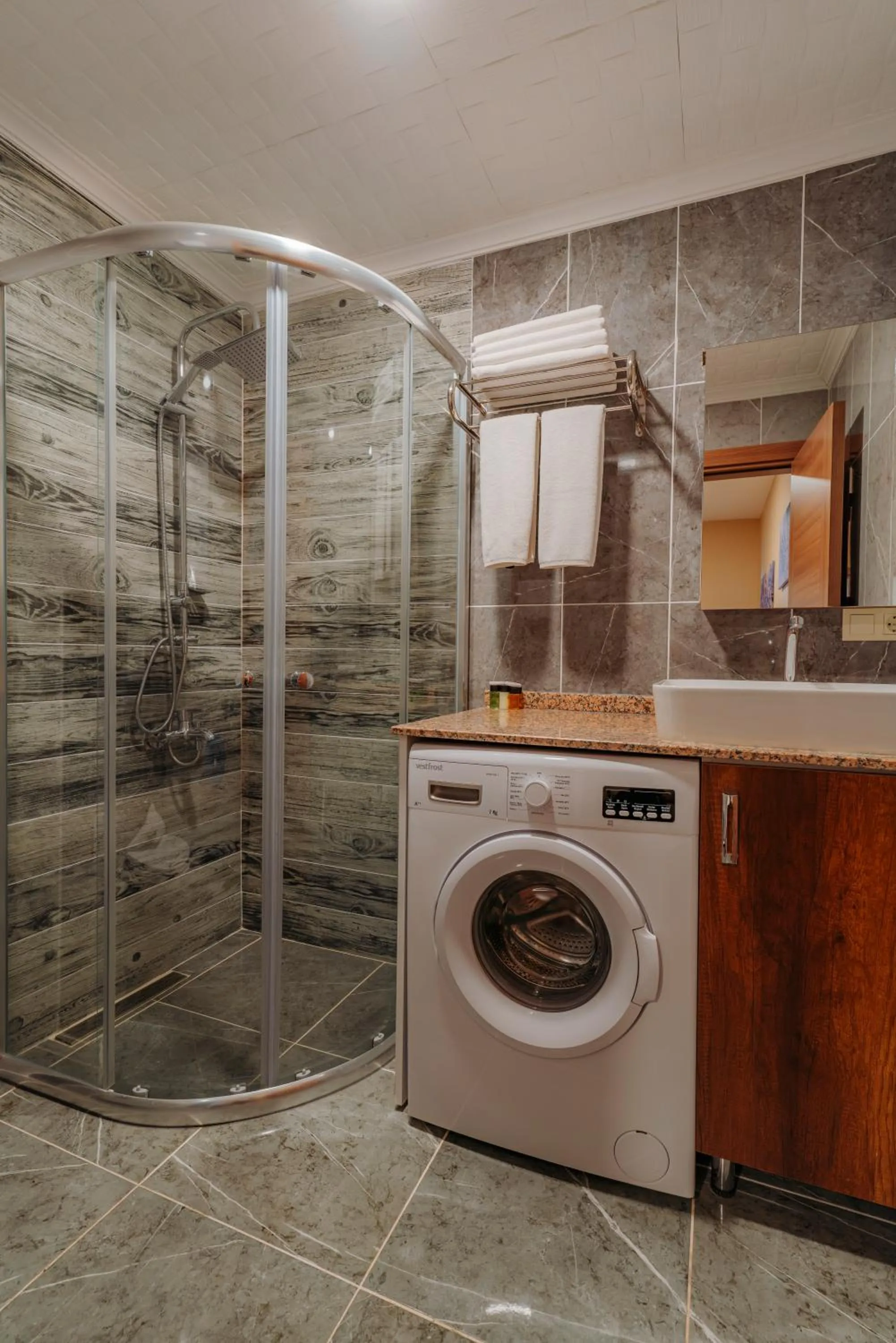 Empula Hotel & Residences