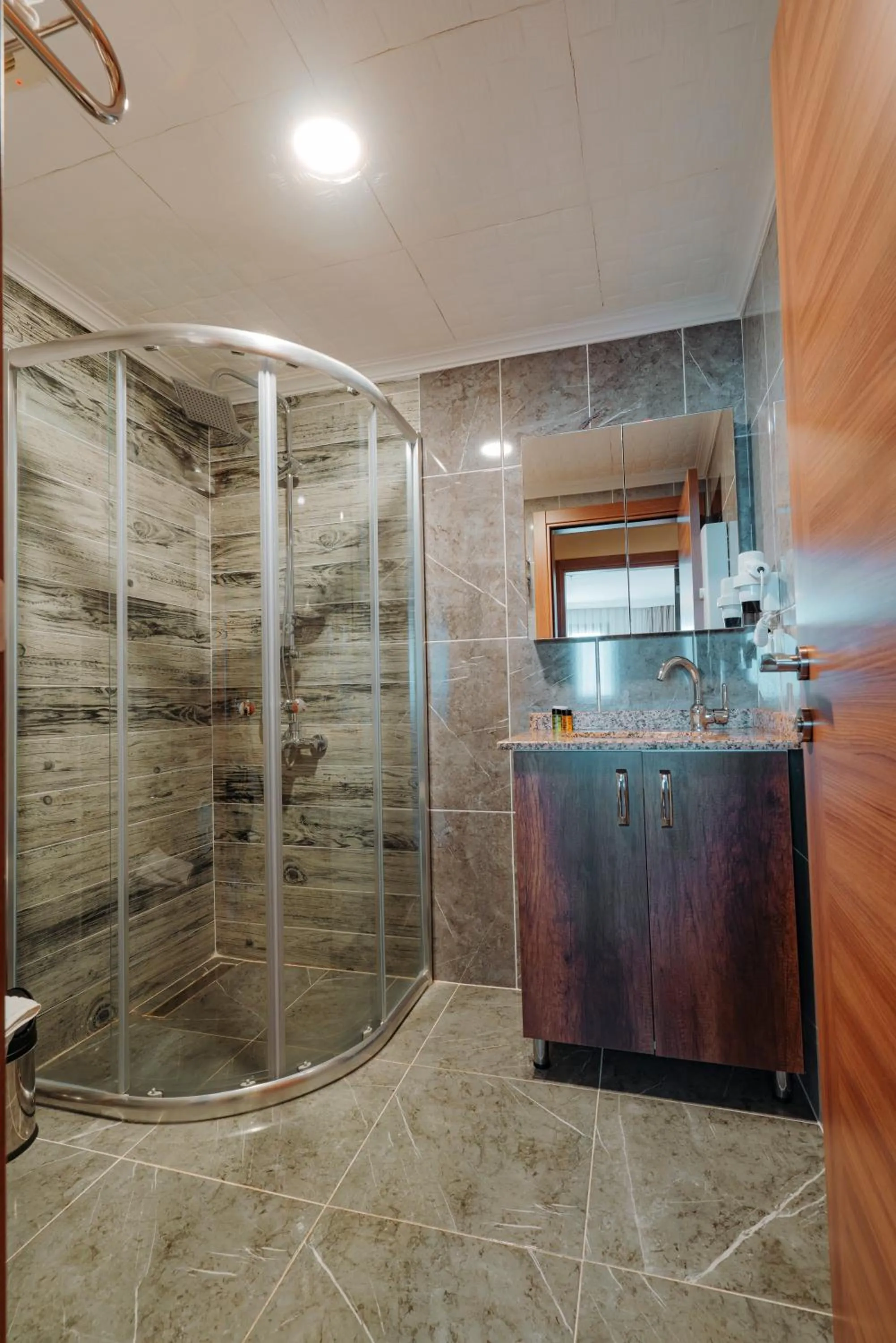 Empula Hotel & Residences