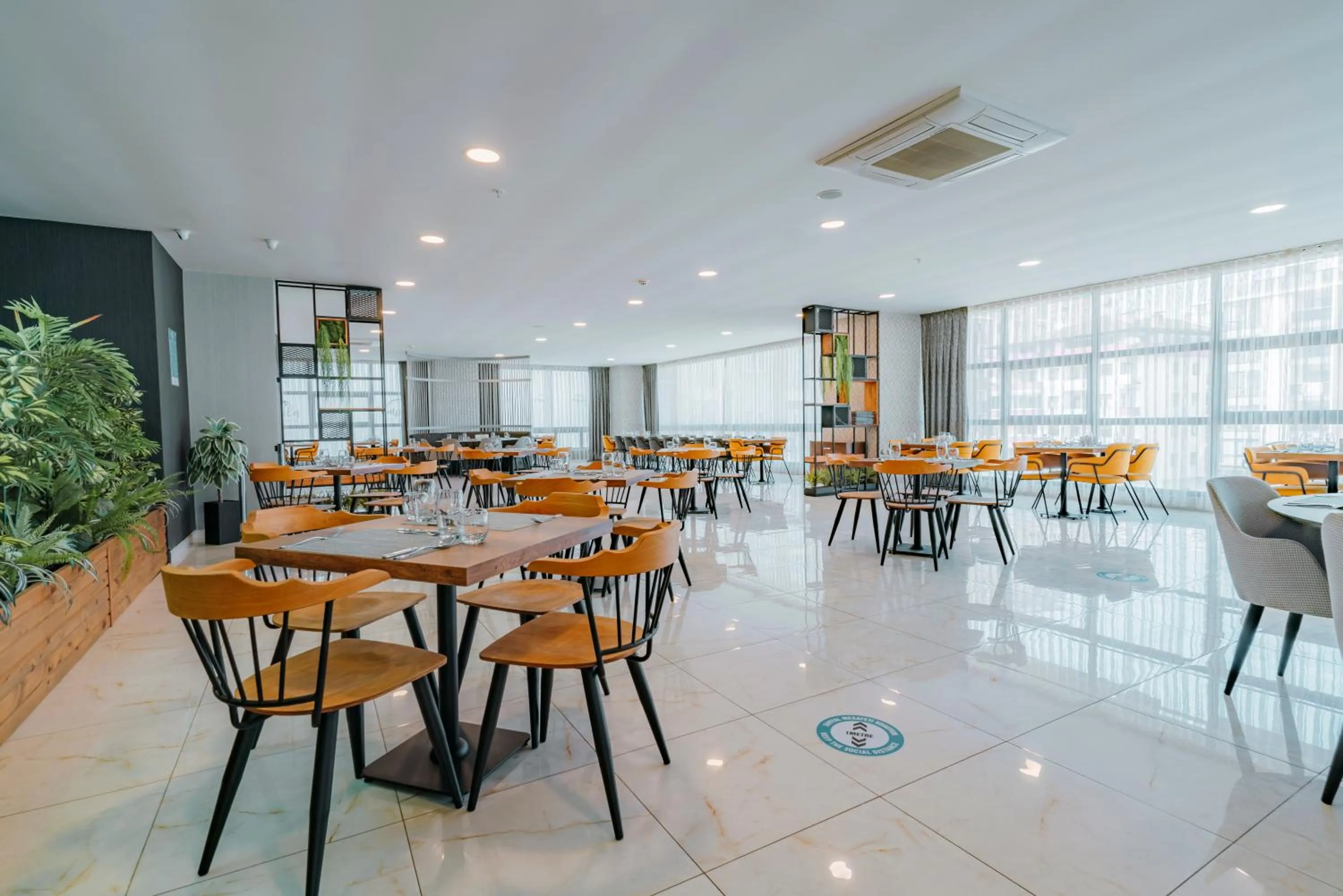Restaurant/places to eat in Empula Hotel & Residences