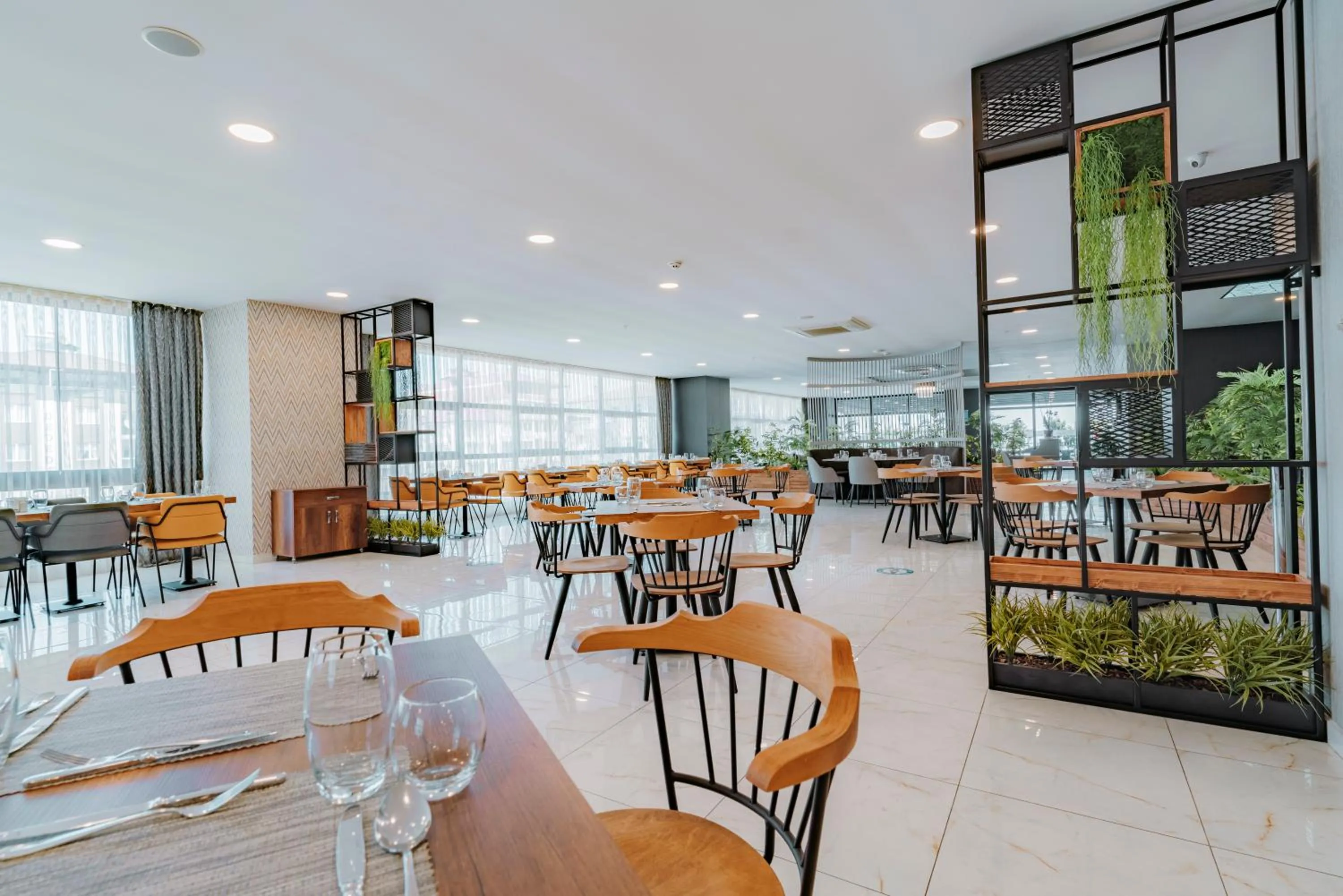 Restaurant/places to eat in Empula Hotel & Residences