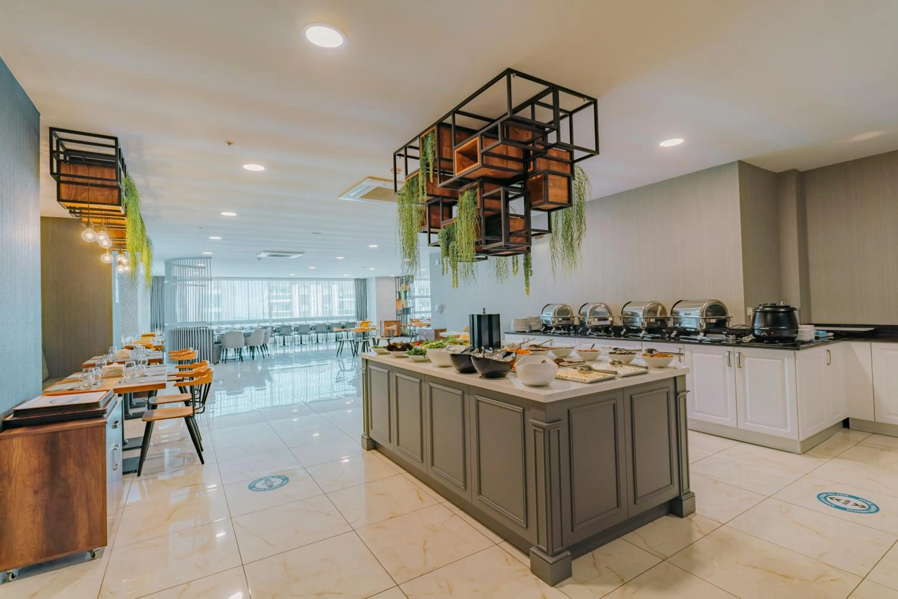 Restaurant/places to eat in Empula Hotel & Residences