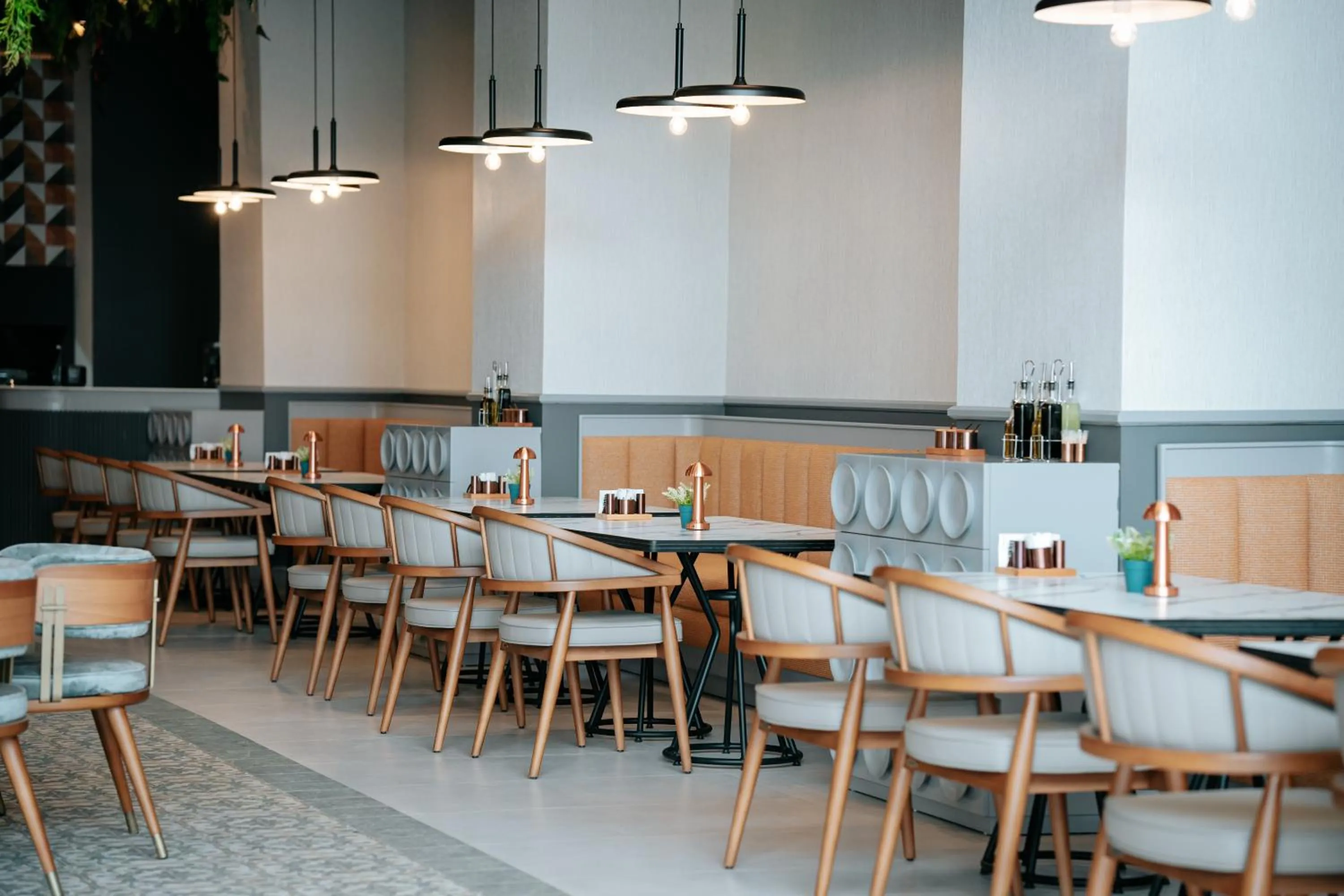 Restaurant/places to eat in Empula Hotel & Residences