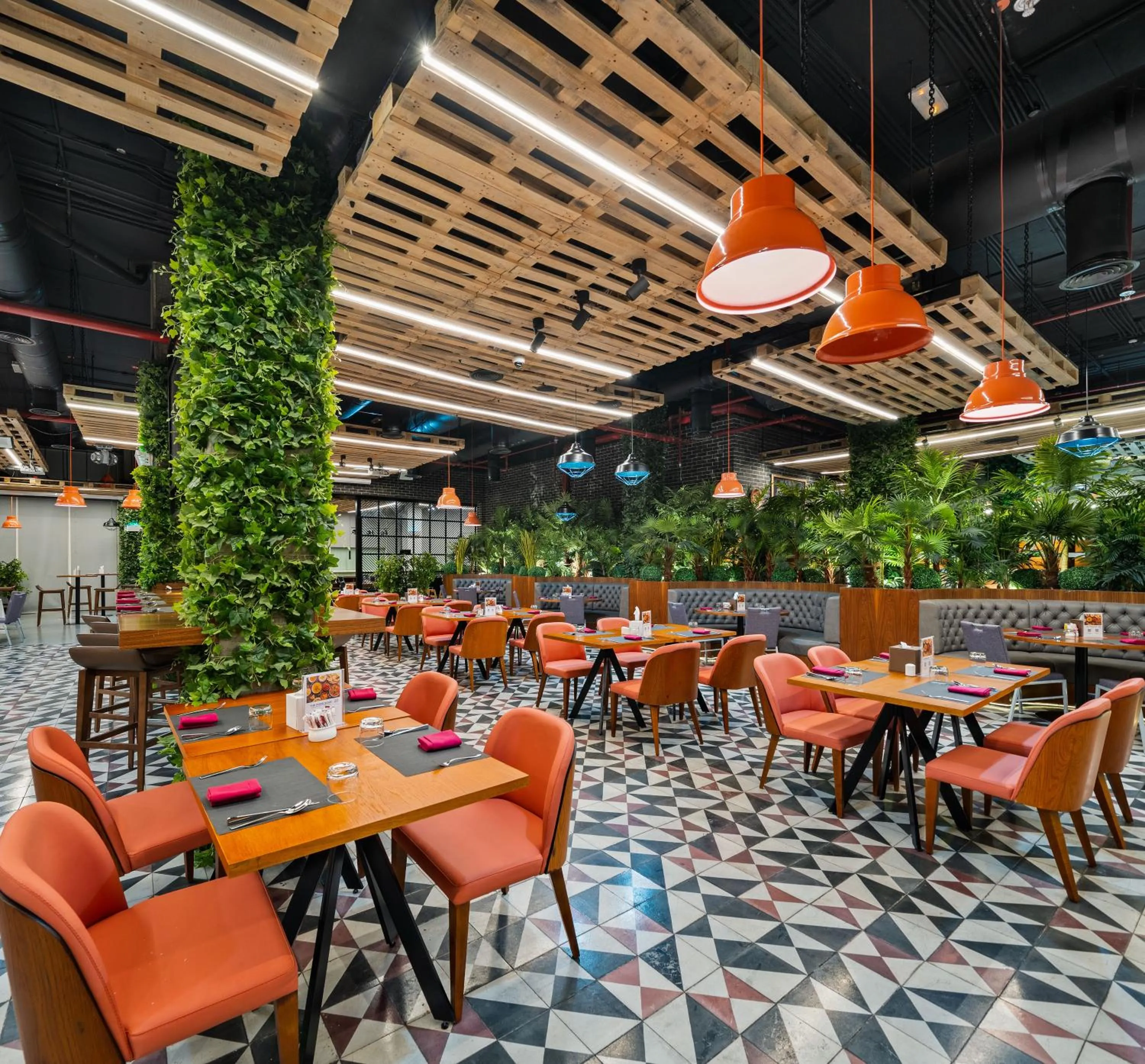 Restaurant/places to eat in Park Regis Business Bay