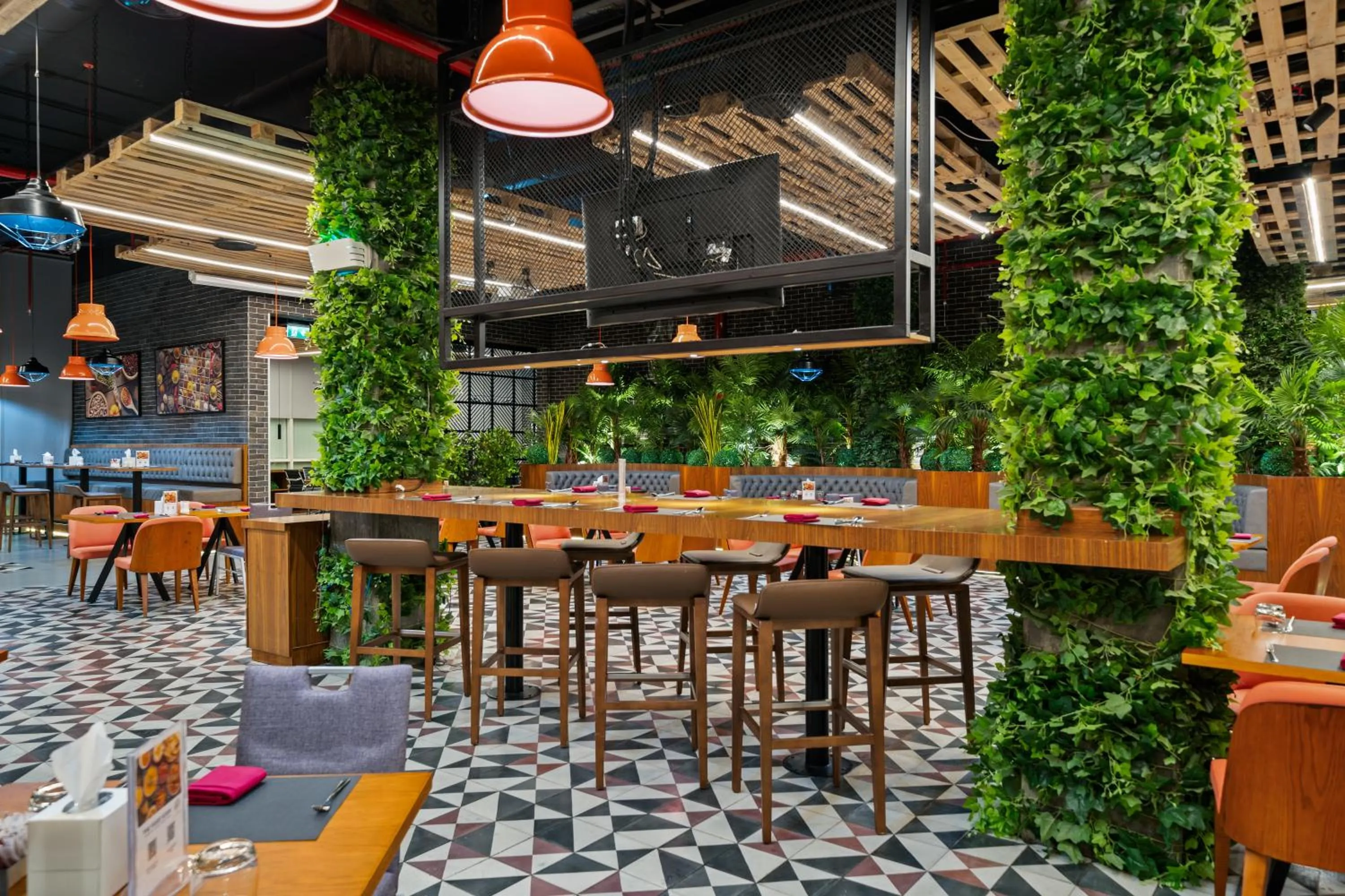 Restaurant/places to eat in Park Regis Business Bay