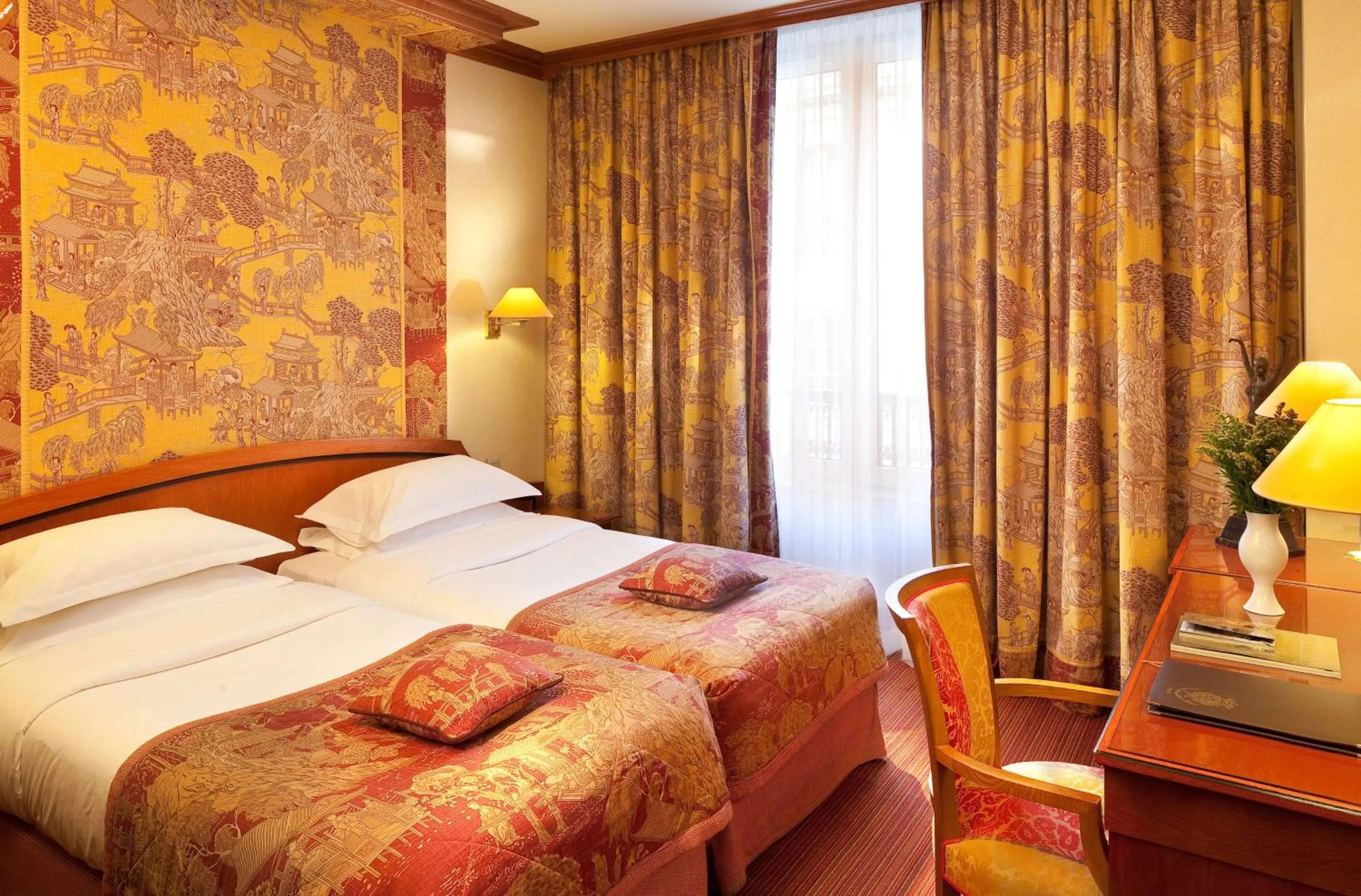 Photo of the whole room, Bed in Hôtel Horset Opéra, Best Western Premier Collection