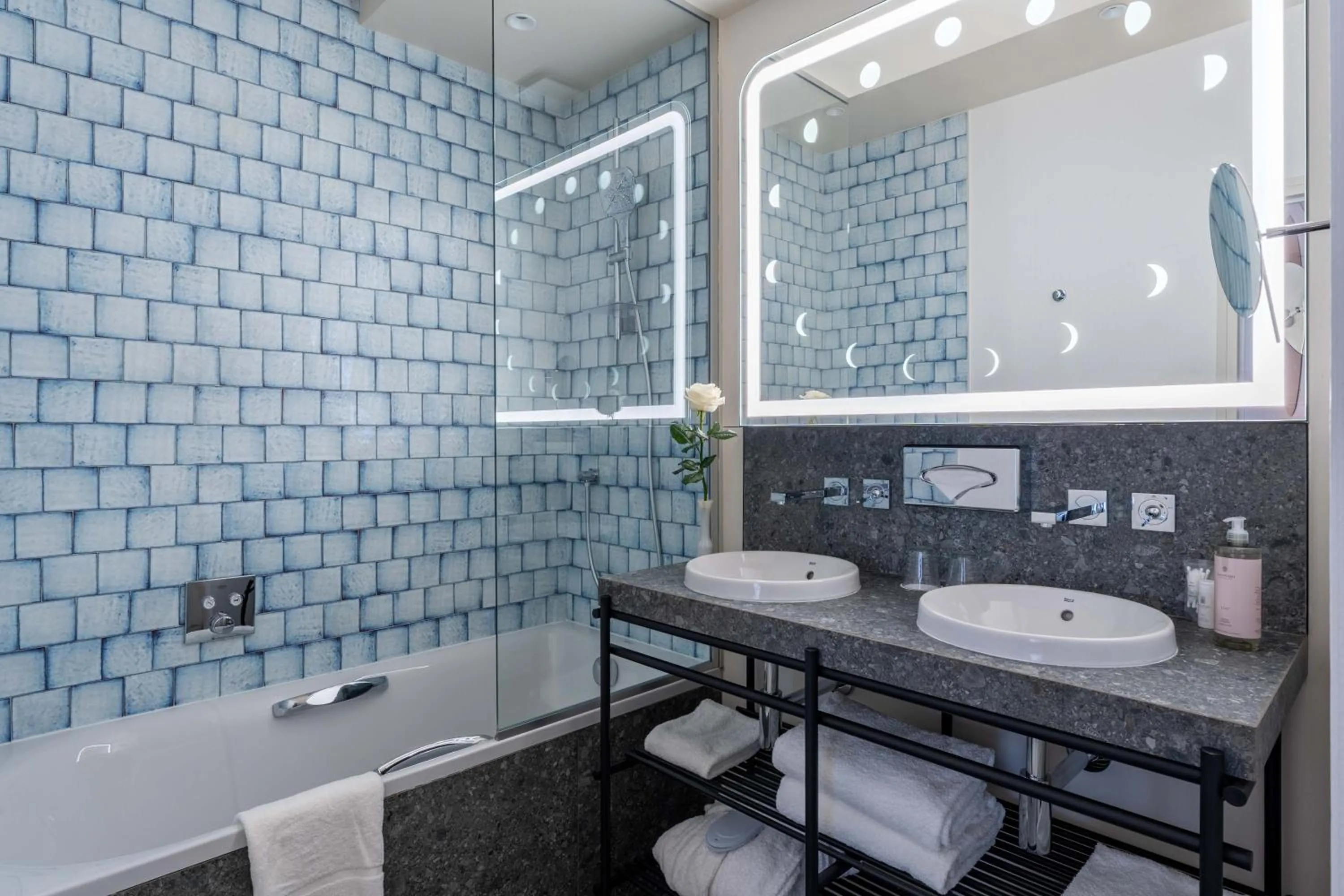 Bathroom in Hotel Astra Opera - Astotel