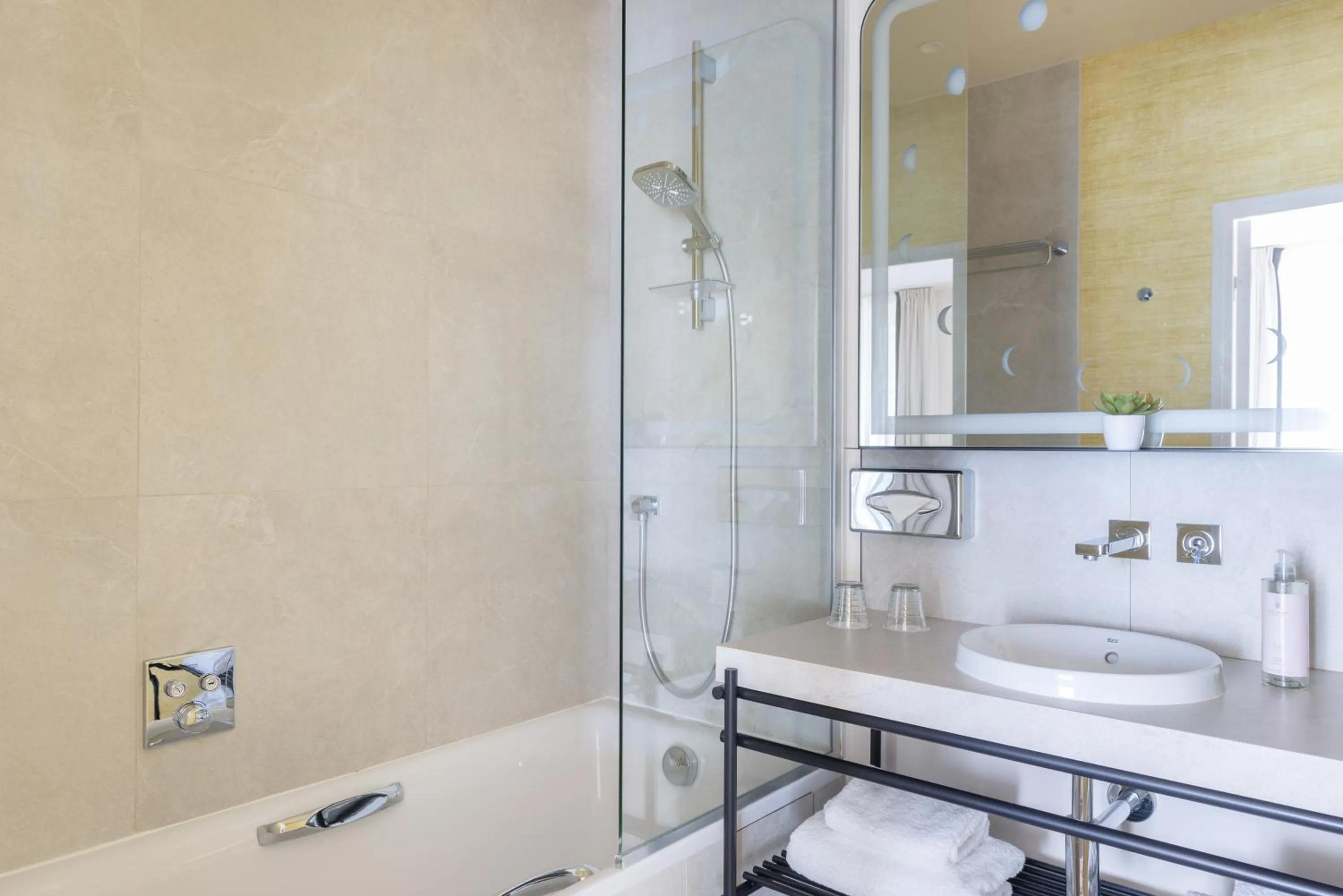 Bathroom in Hotel Astra Opera - Astotel