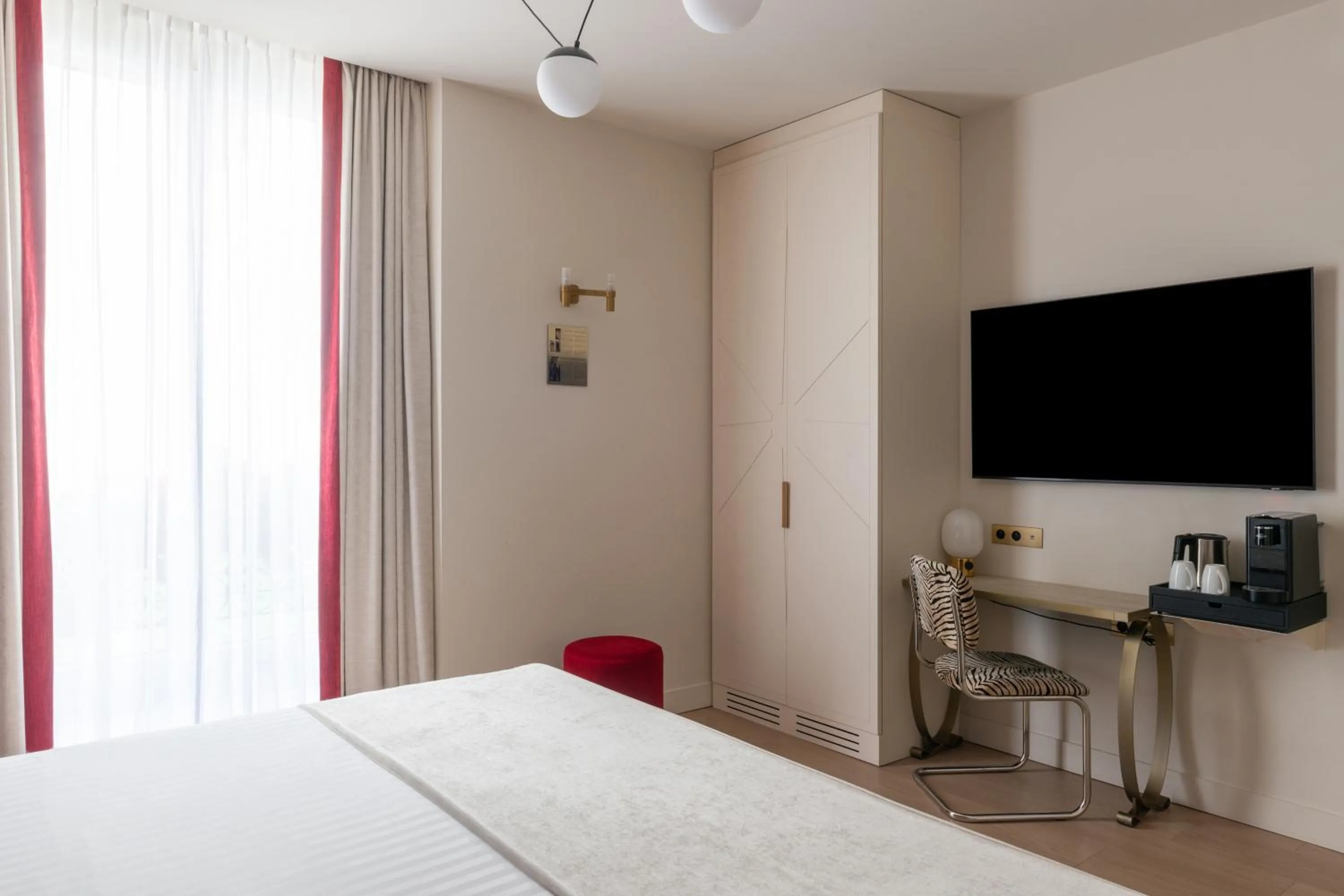 TV and multimedia, Bed in Hotel Astra Opera - Astotel