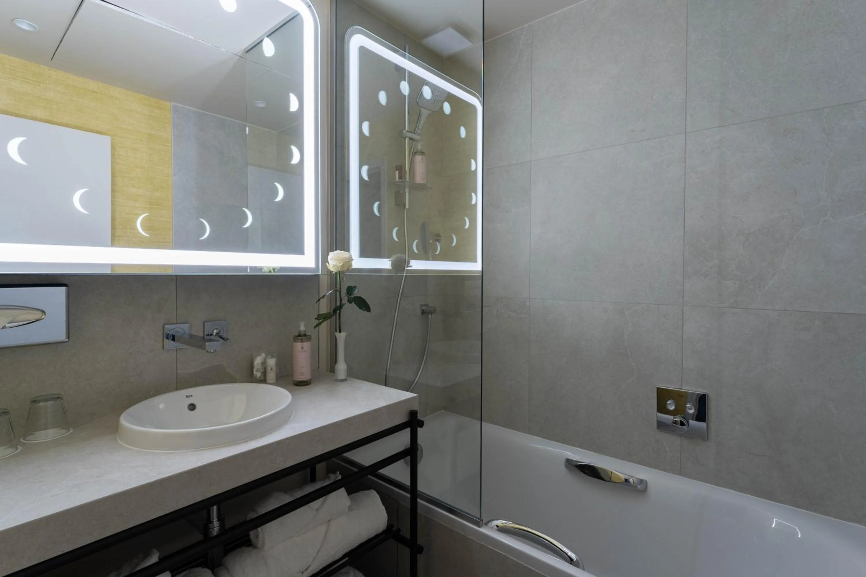 Bathroom in Hotel Astra Opera - Astotel