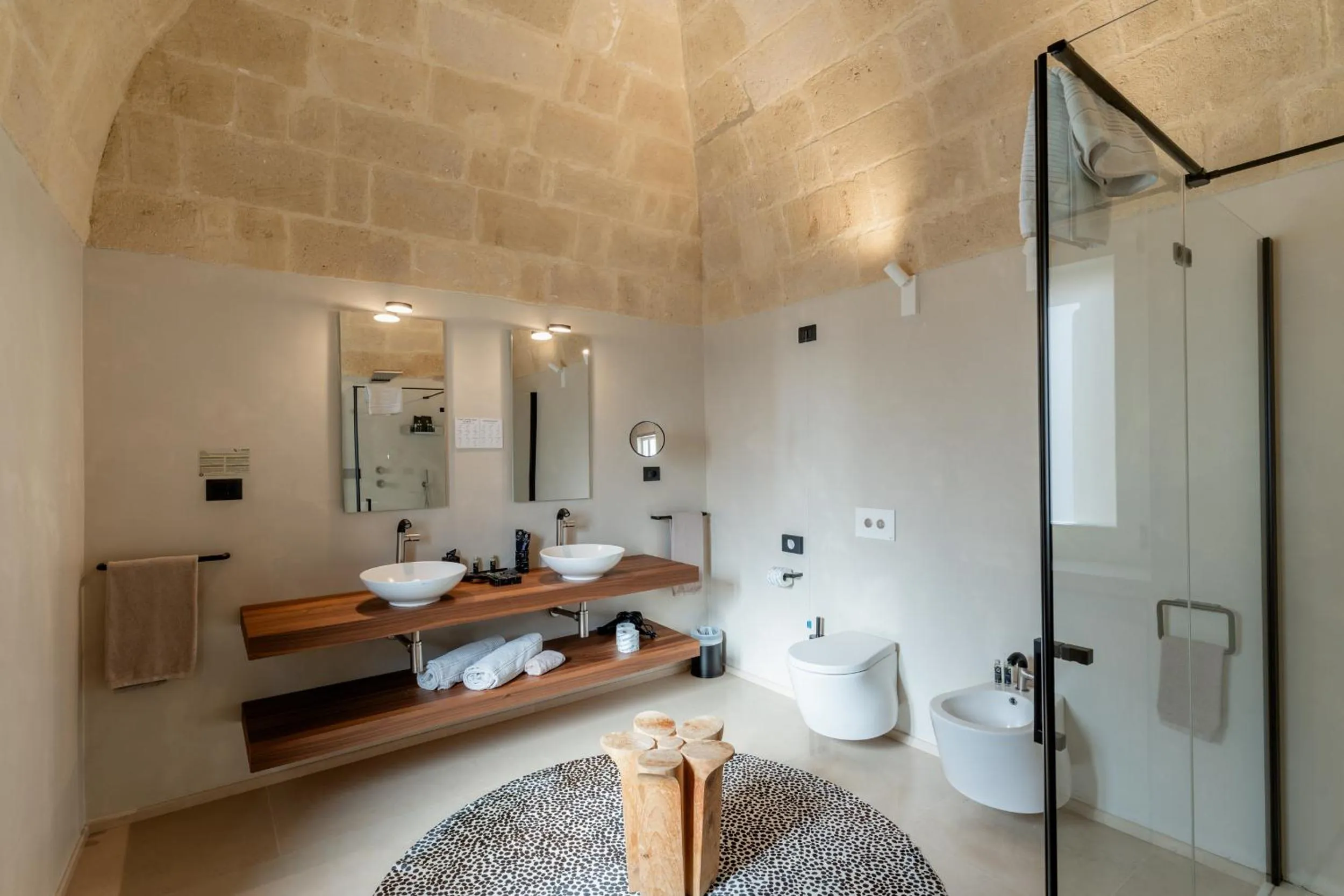Shower, Bed in BV Quarry Matera