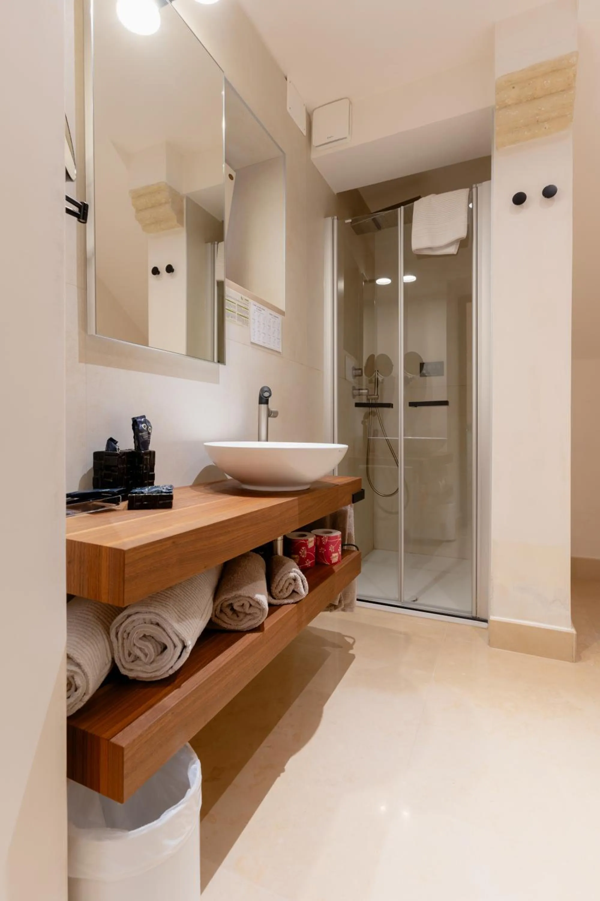 Shower in BV Quarry Matera