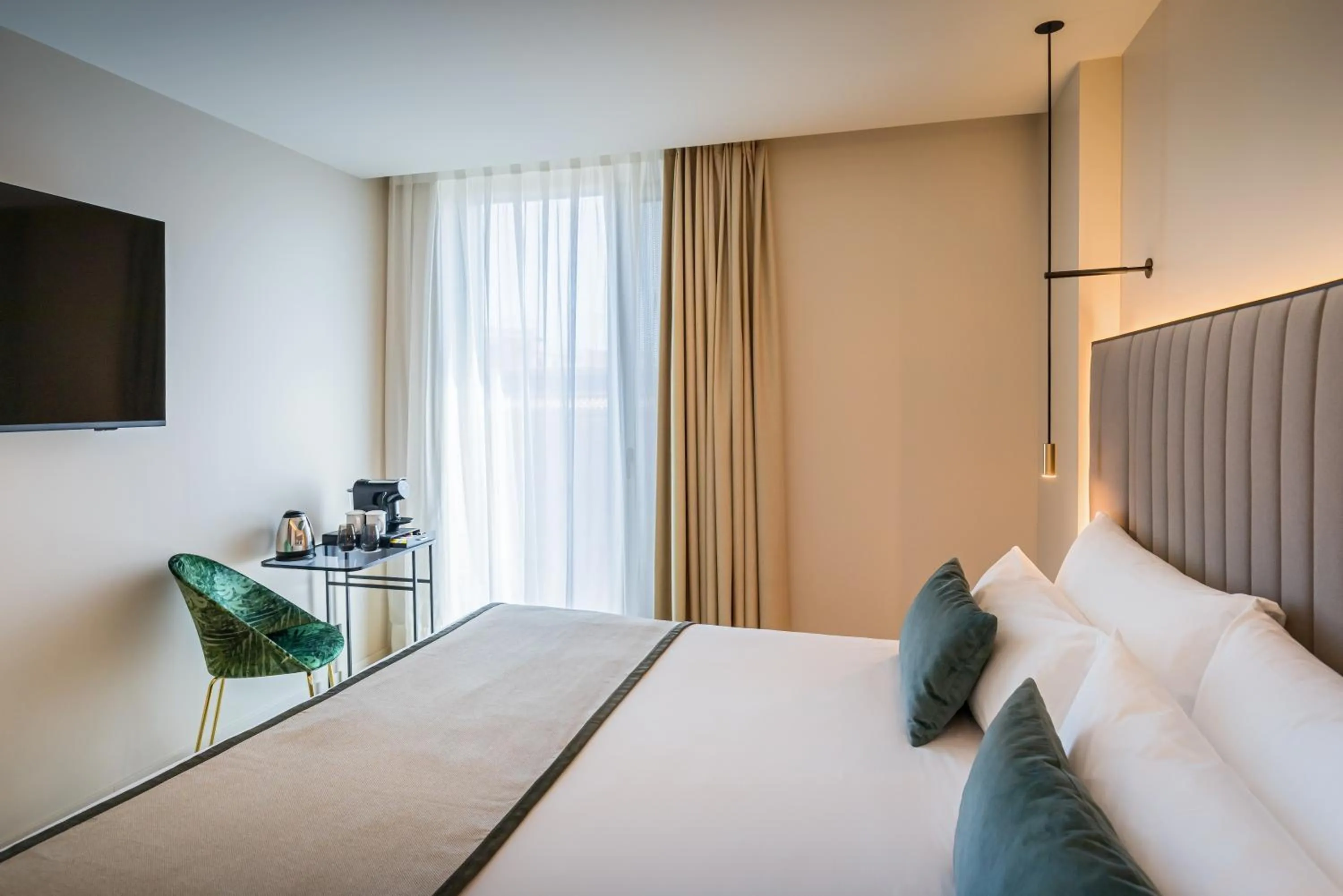 Photo of the whole room, Bed in Occidental Barcelona 1929