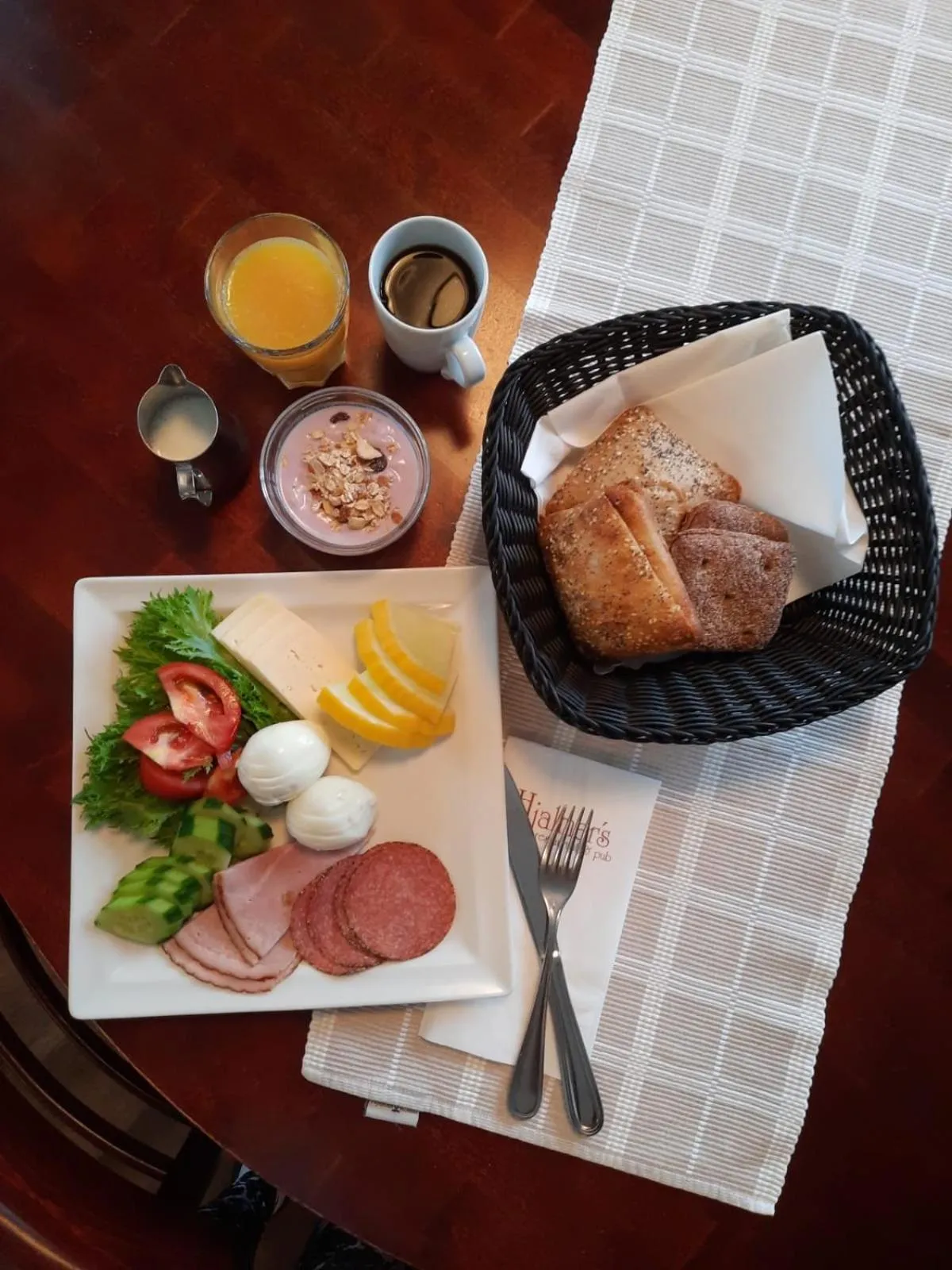 Breakfast in Hjalmar’s Hotel