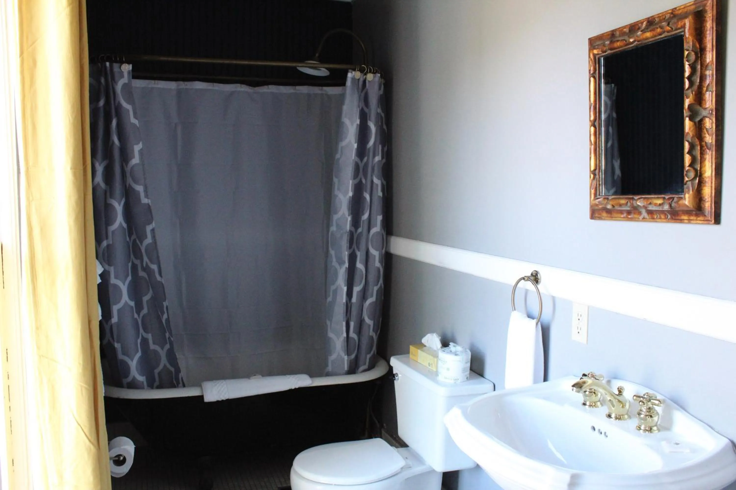 Bathroom in Shelburne Hotel