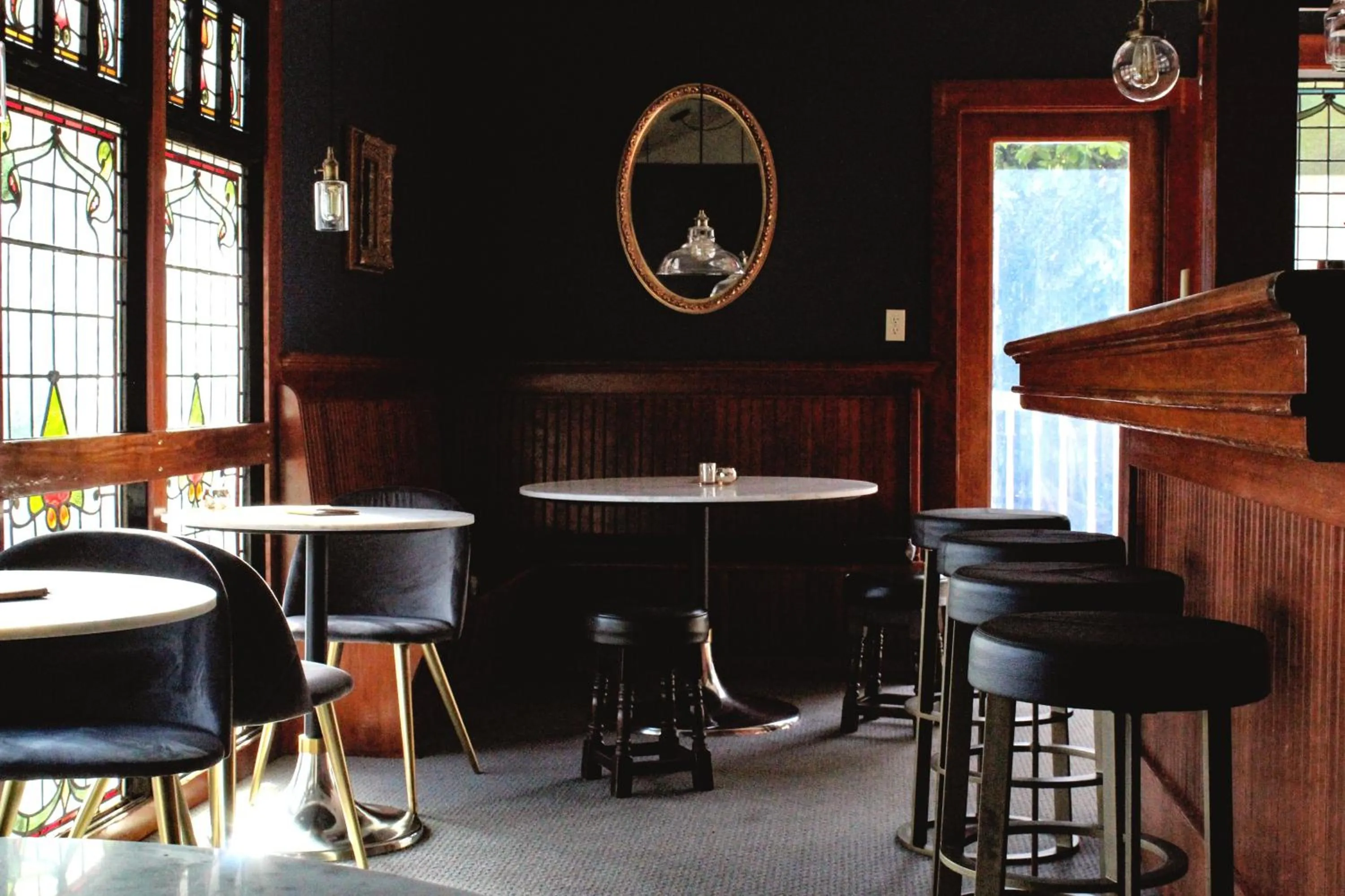 Lounge or bar in Shelburne Hotel