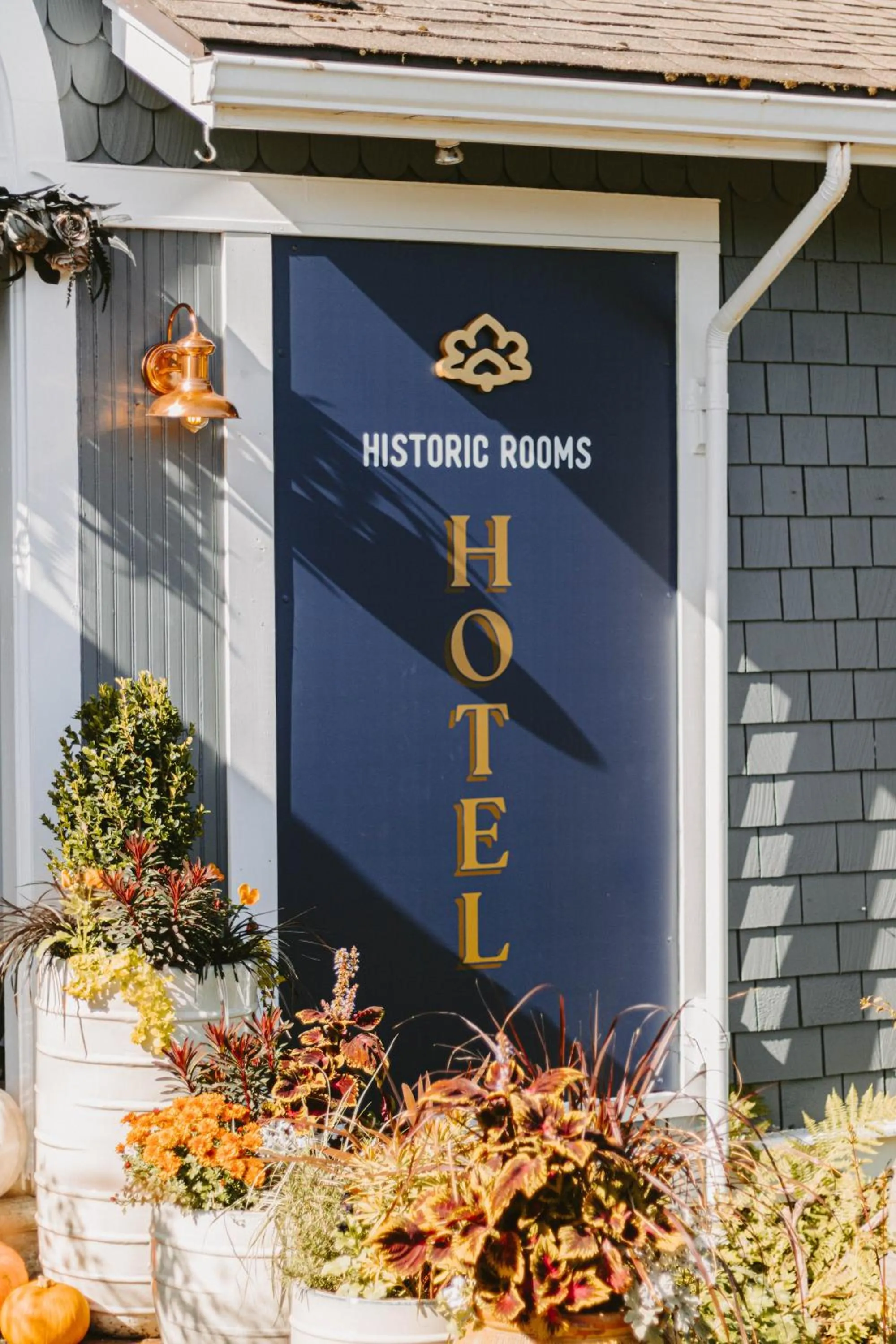 Logo/Certificate/Sign in Shelburne Hotel