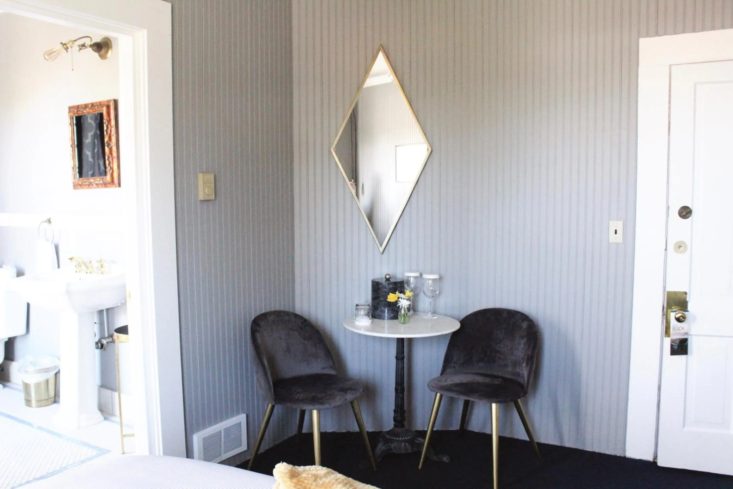 Seating area in Shelburne Hotel