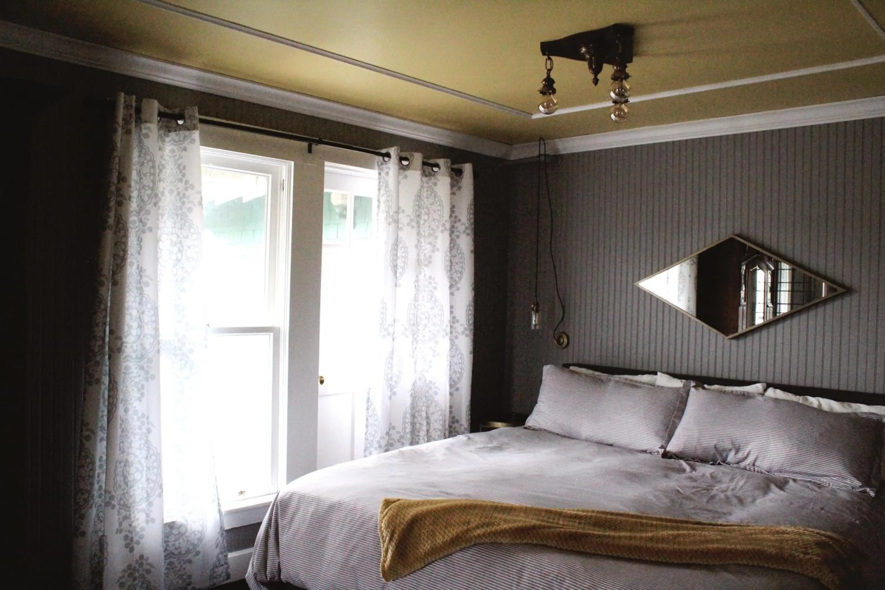 Bed in Shelburne Hotel