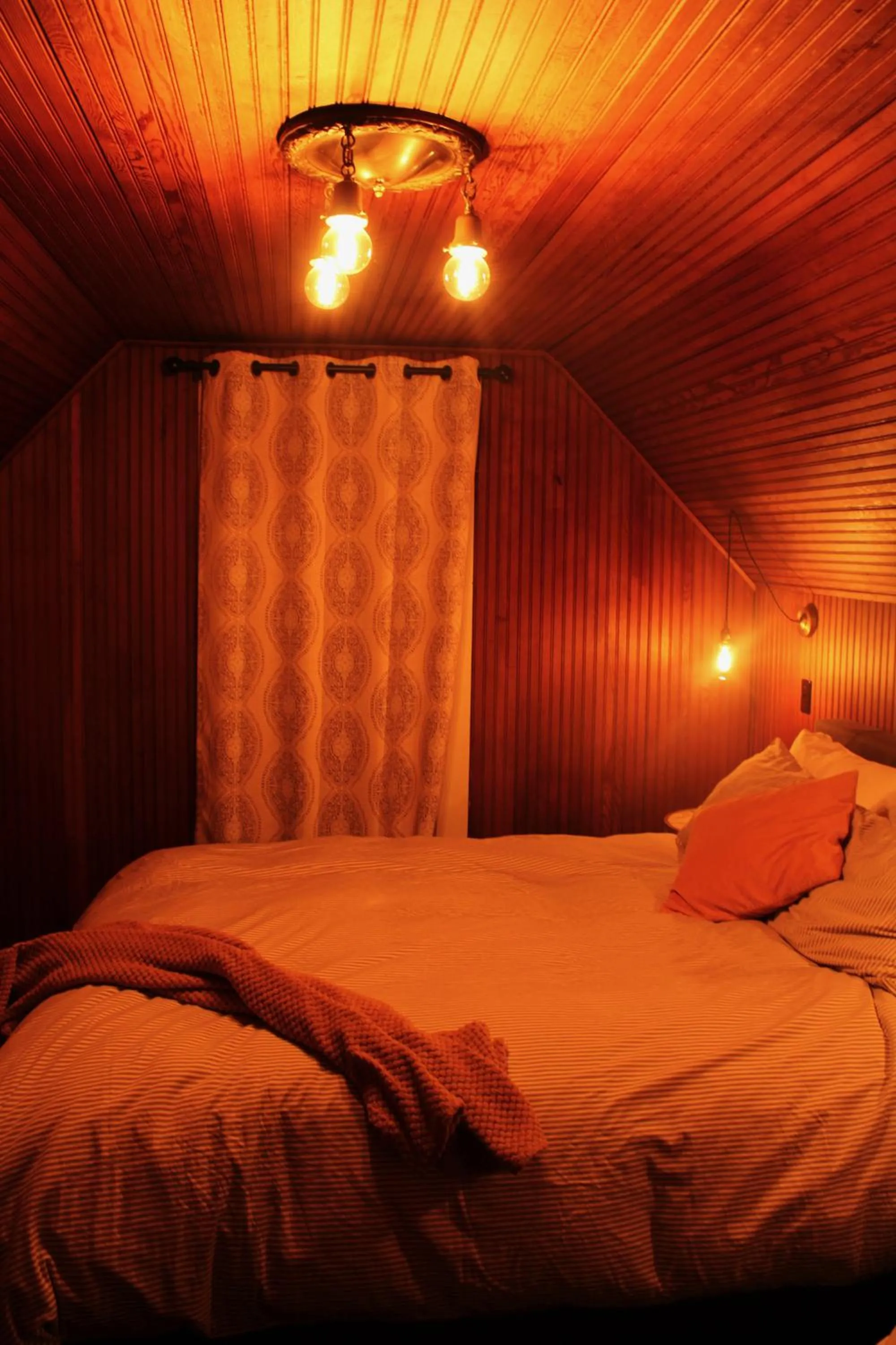 Bedroom, Bed in Shelburne Hotel