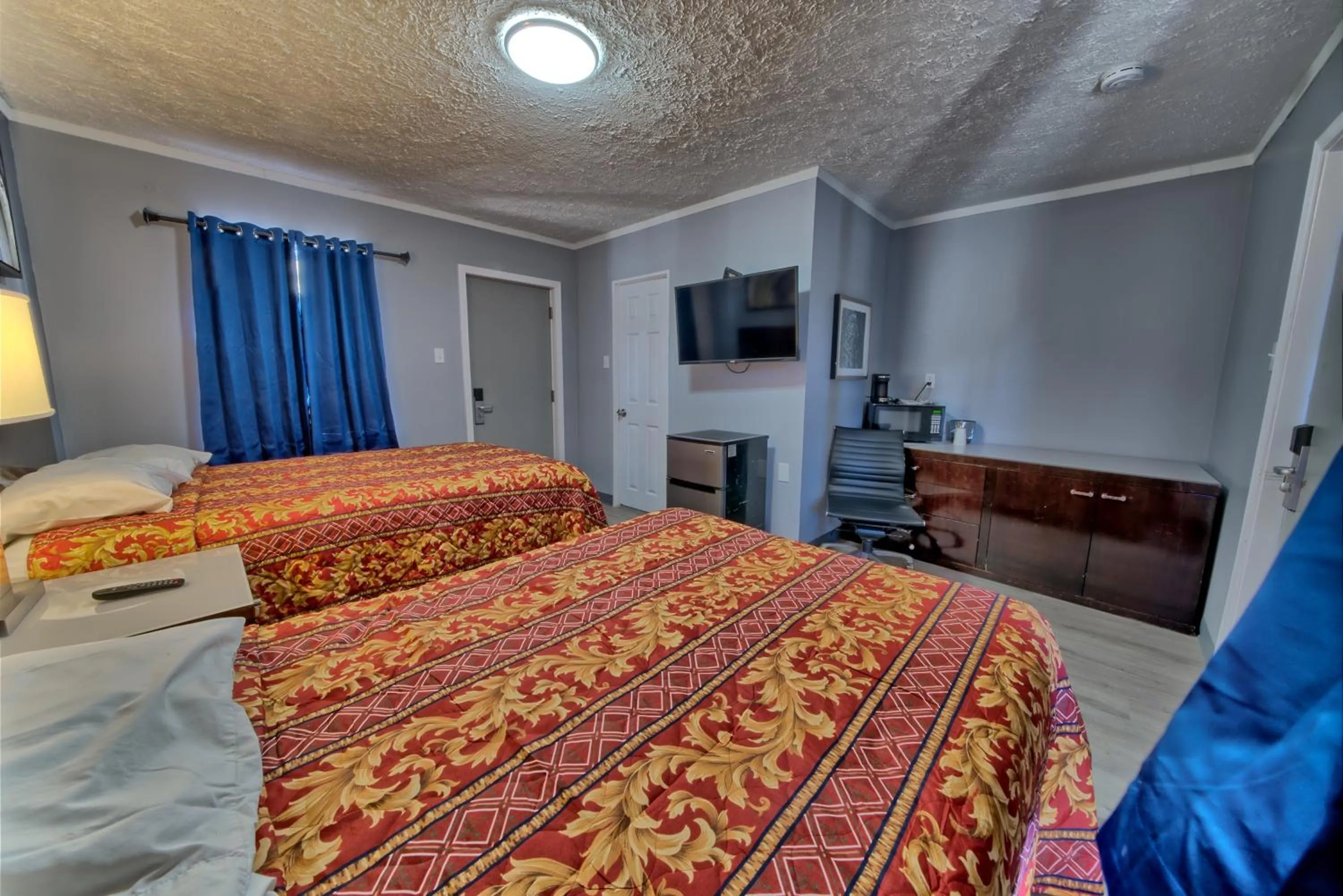 Bed in Aqua View Motel