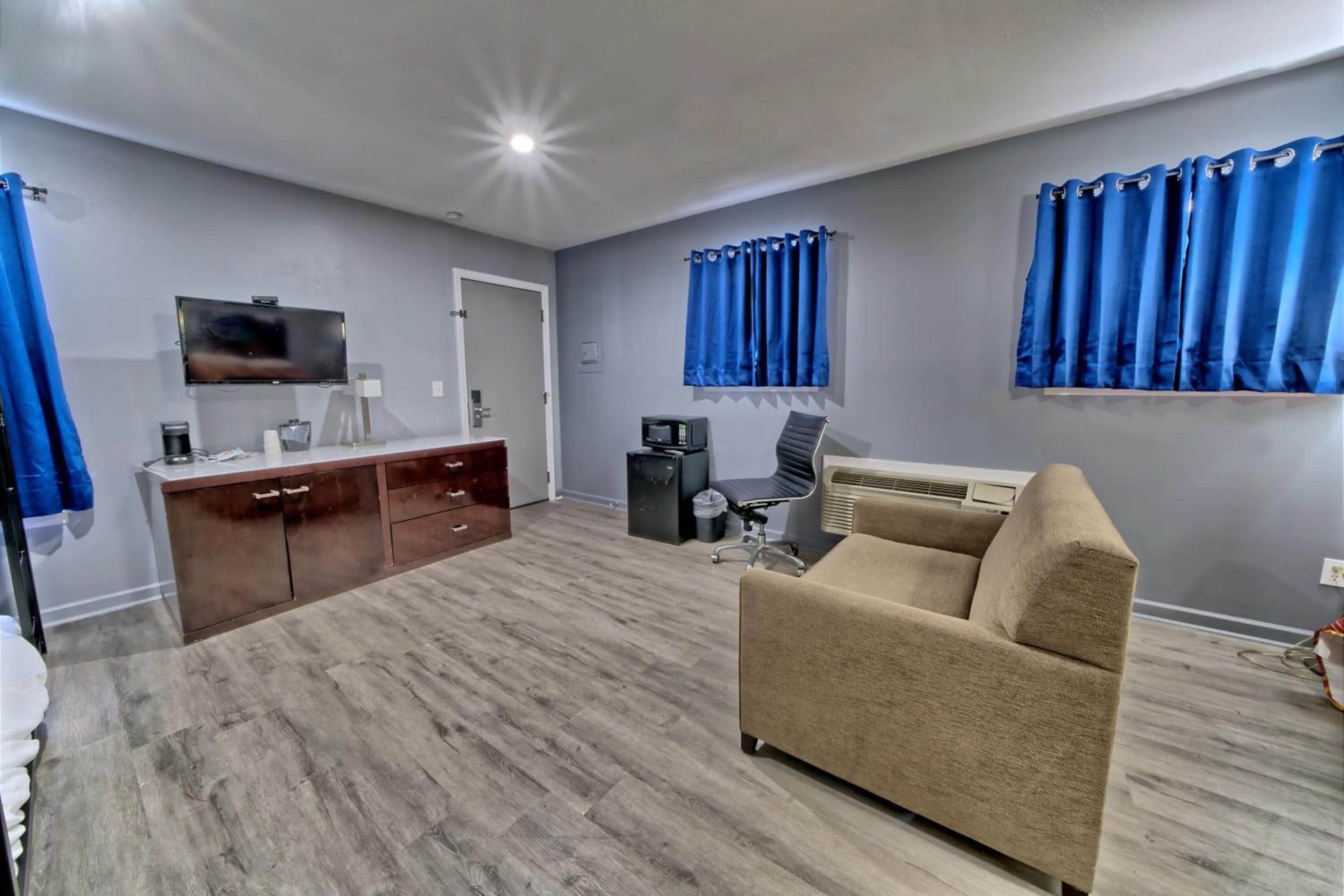 Living room in Aqua View Motel